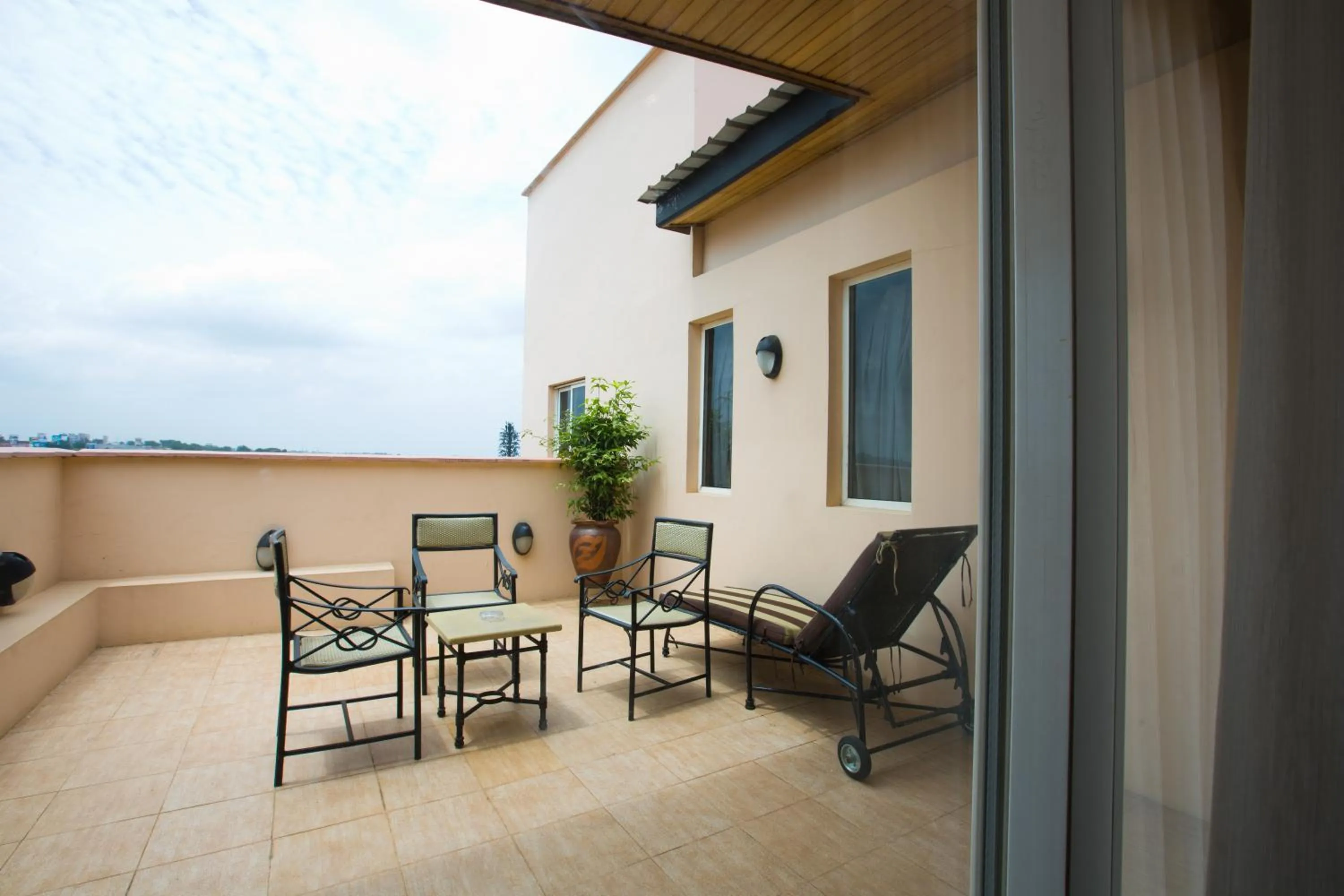 Balcony/Terrace in The African Regent Hotel