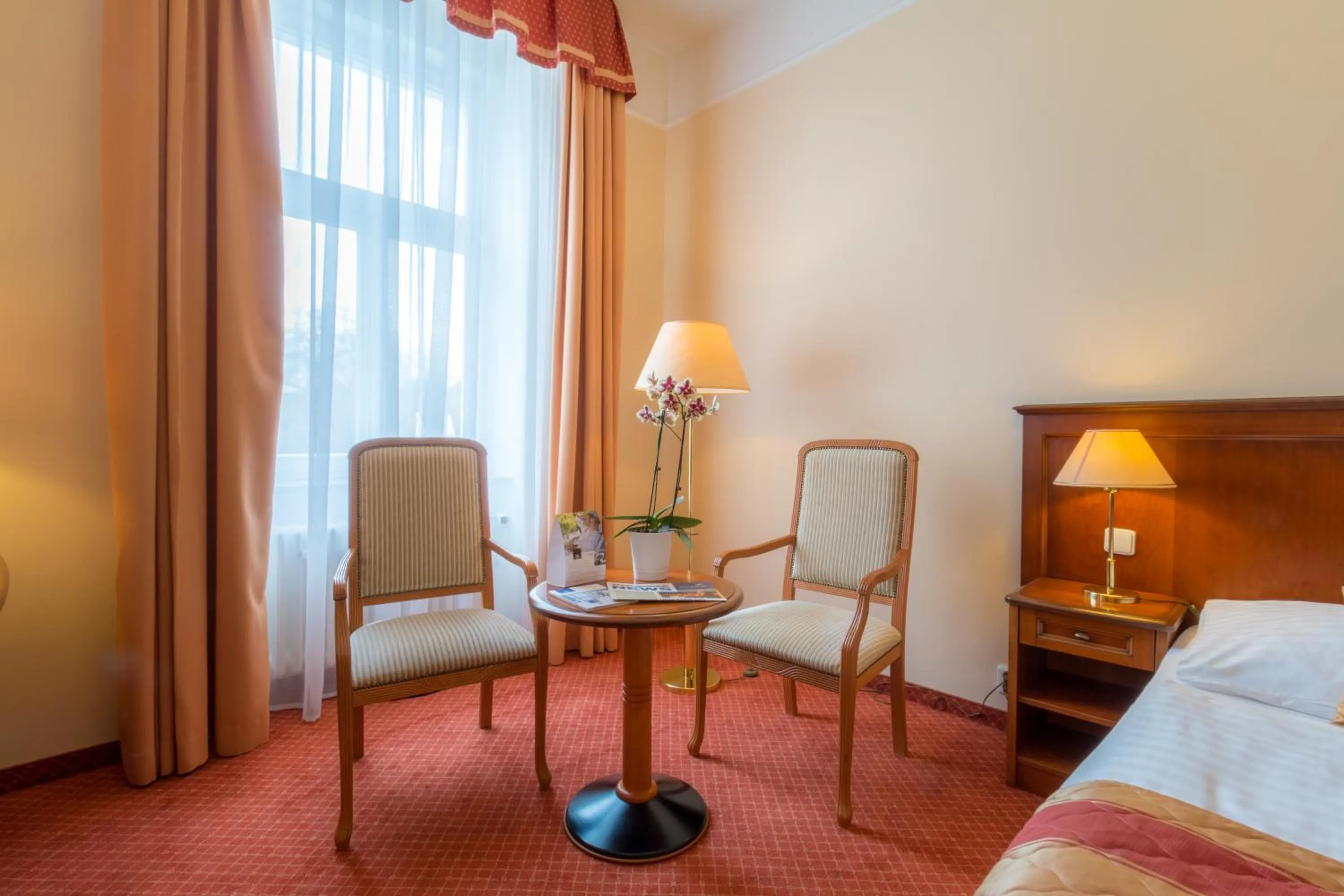 Seating area, Bed in Ensana Centrální Lázně - Maria Spa