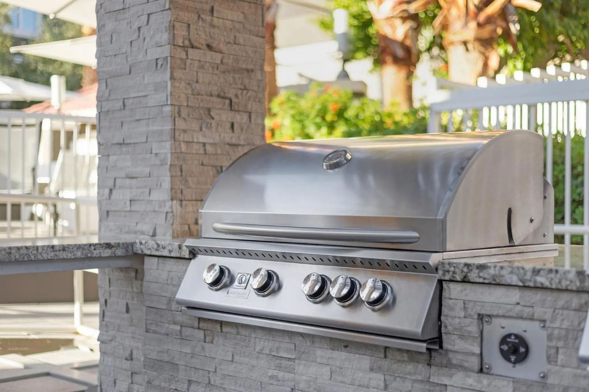 BBQ facilities in Desert Rose Resort