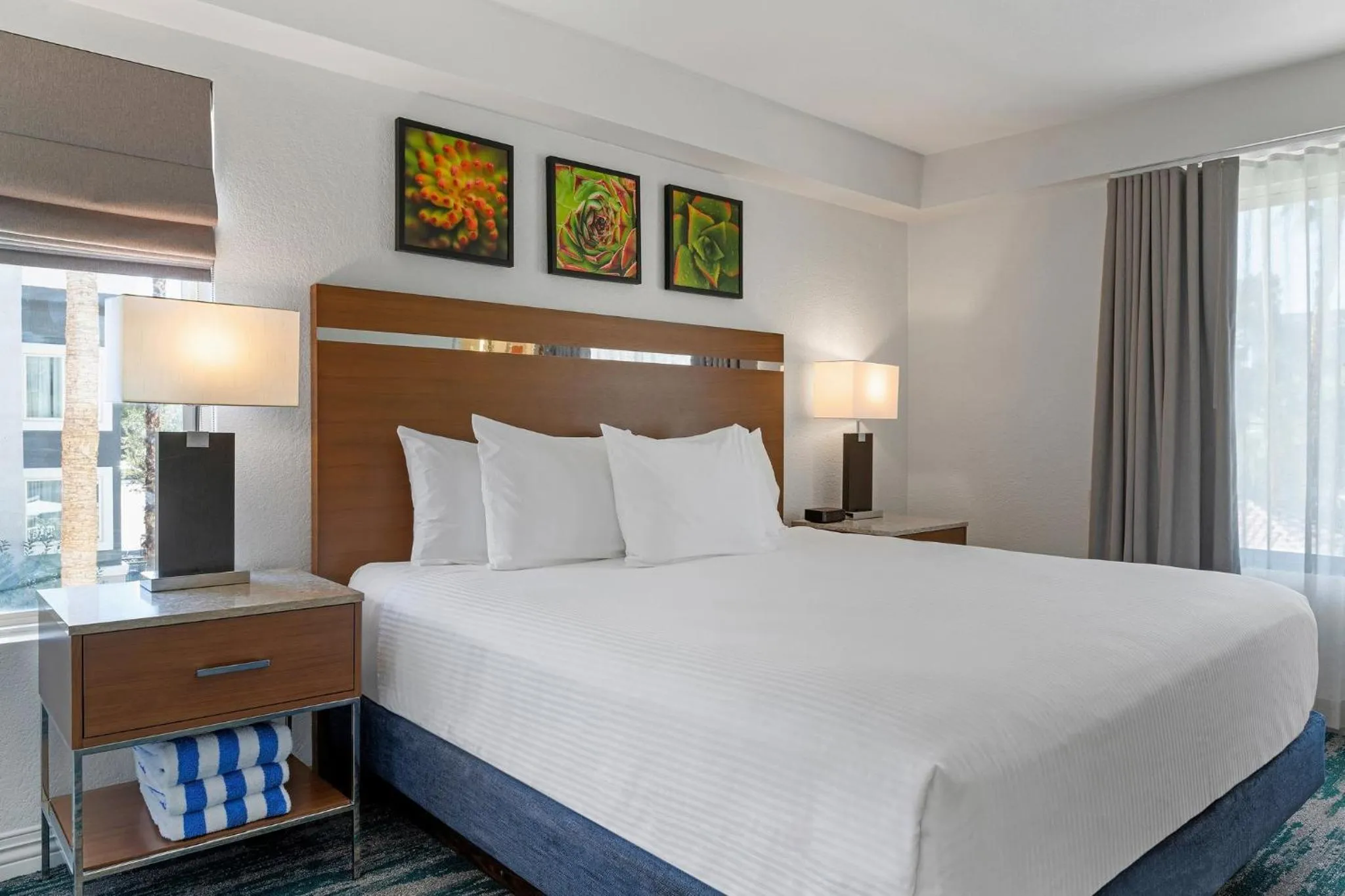 Bedroom, Bed in Desert Rose Resort