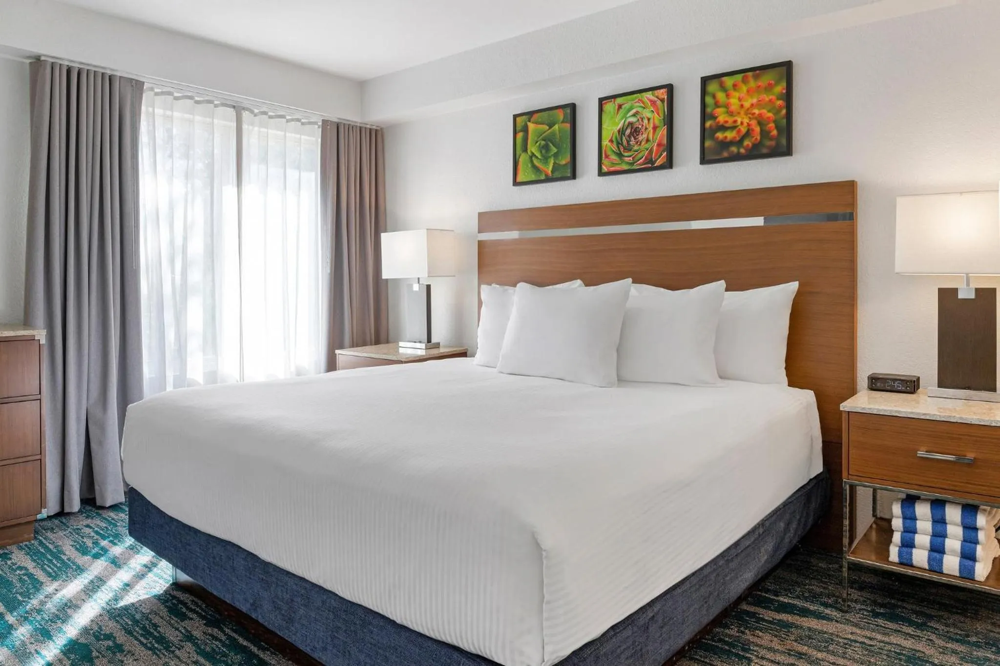 Bedroom, Bed in Desert Rose Resort