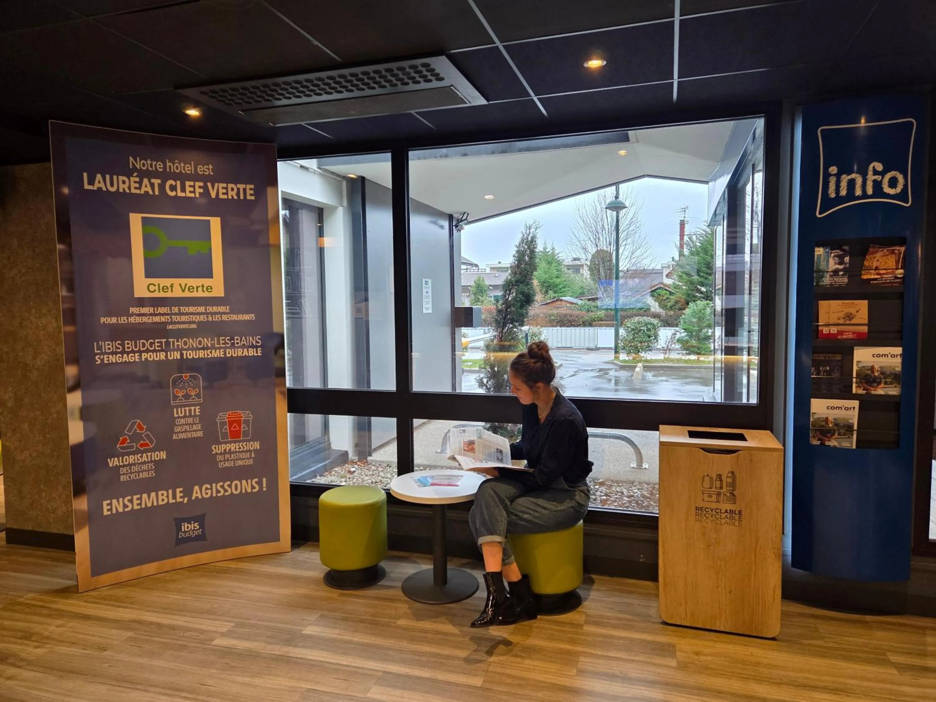 Lobby or reception in ibis budget Thonon Les Bains