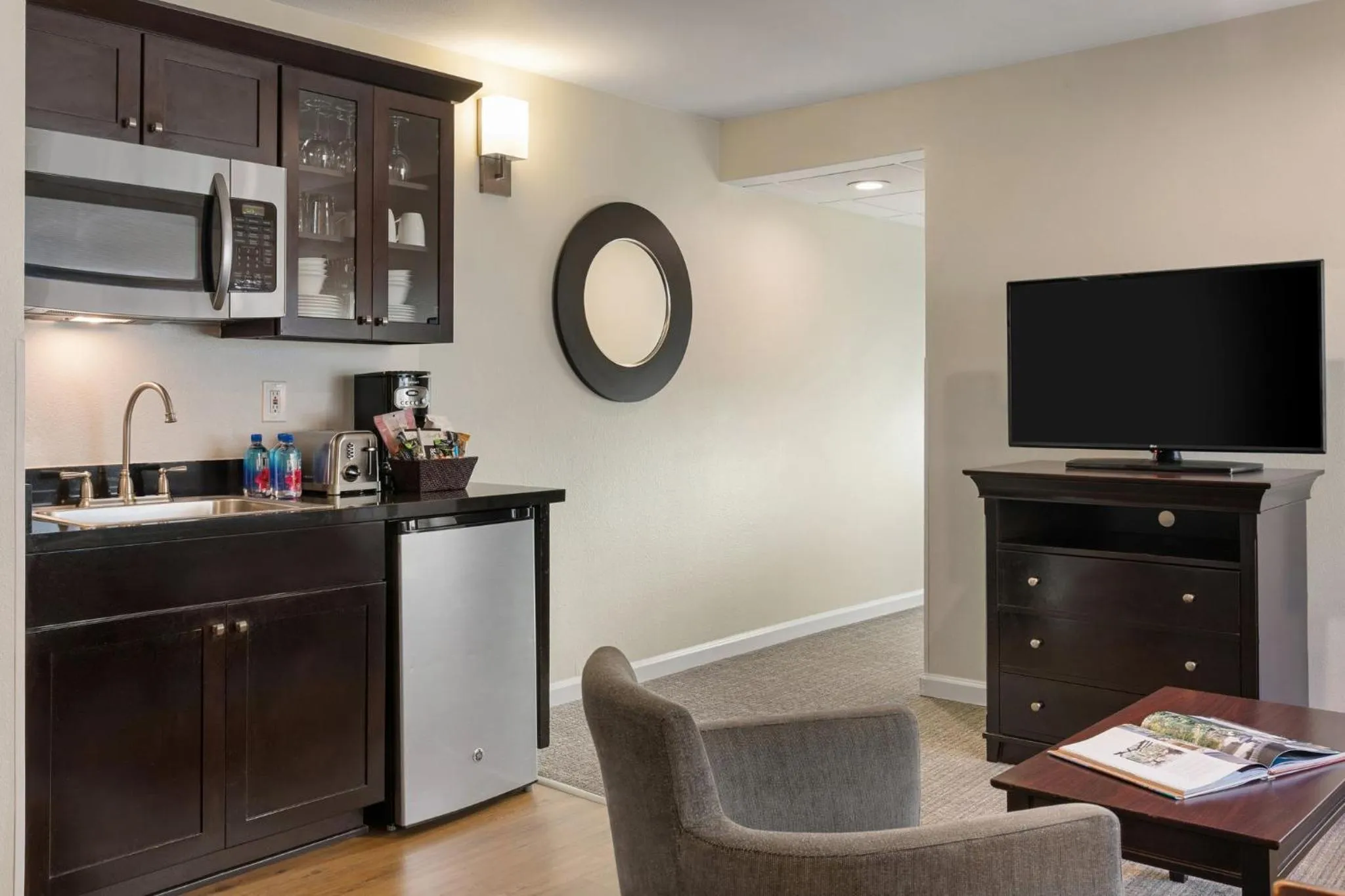 Kitchen or kitchenette in Peacock Suites