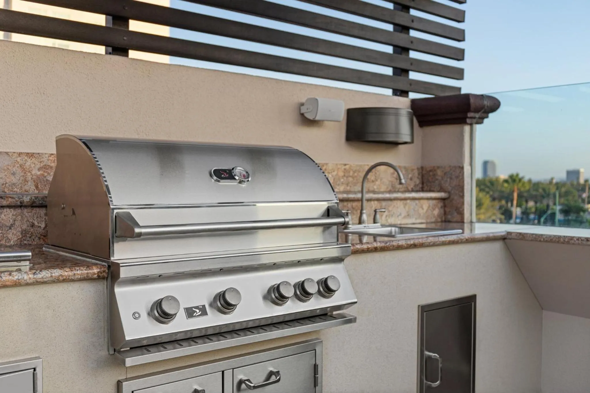 BBQ facilities in Peacock Suites