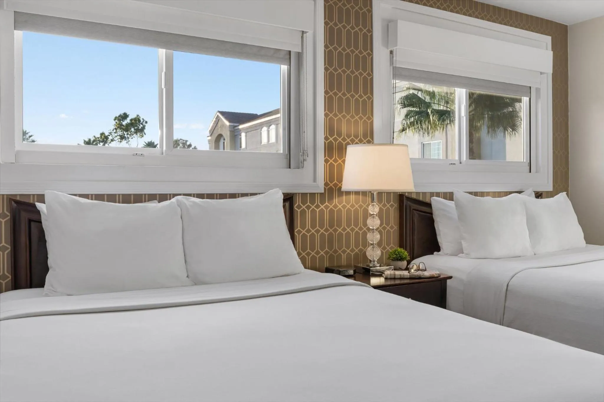 Bedroom, Bed in Peacock Suites