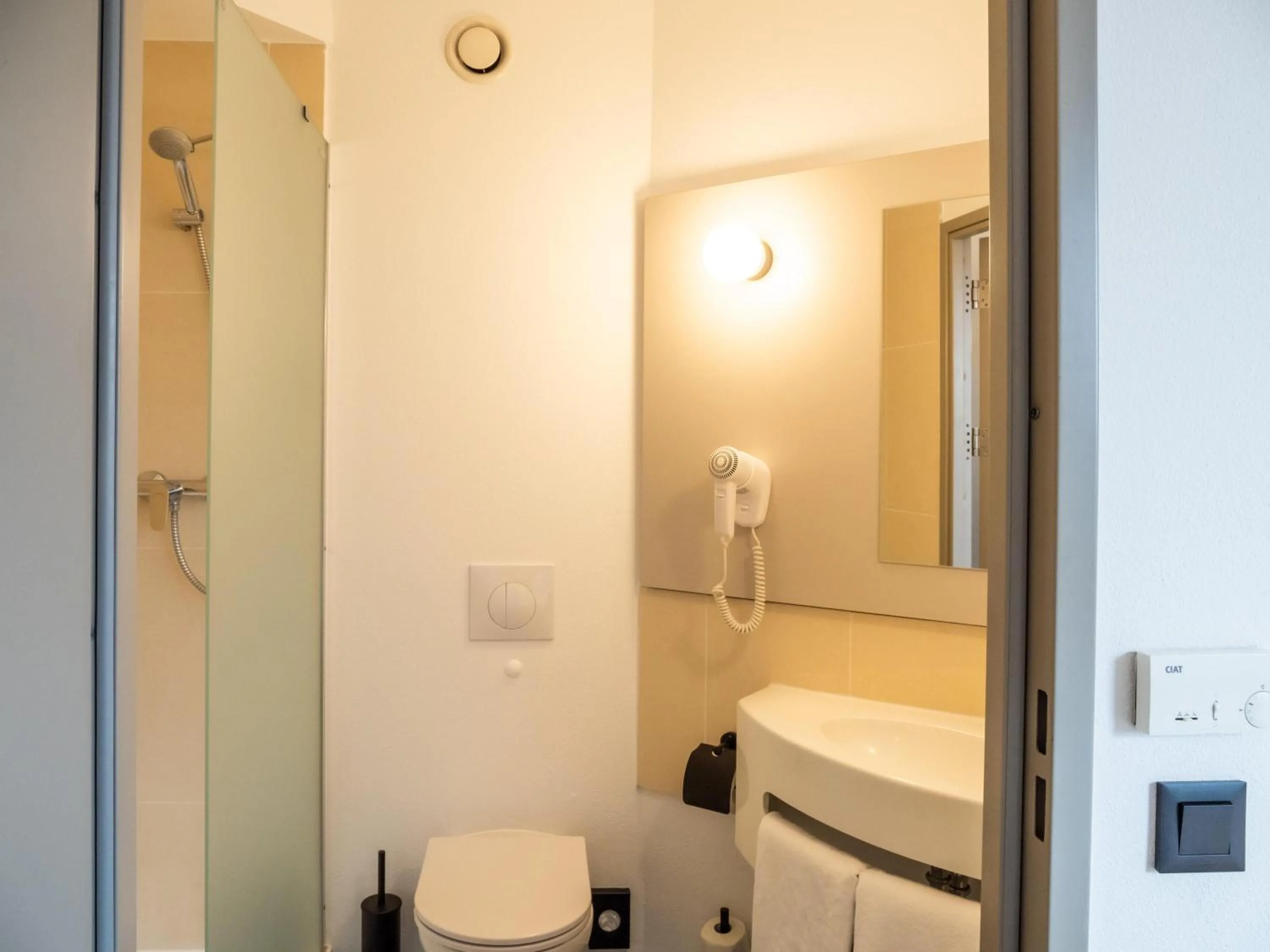 Photo of the whole room in B&B HOTEL Wrocław Centrum