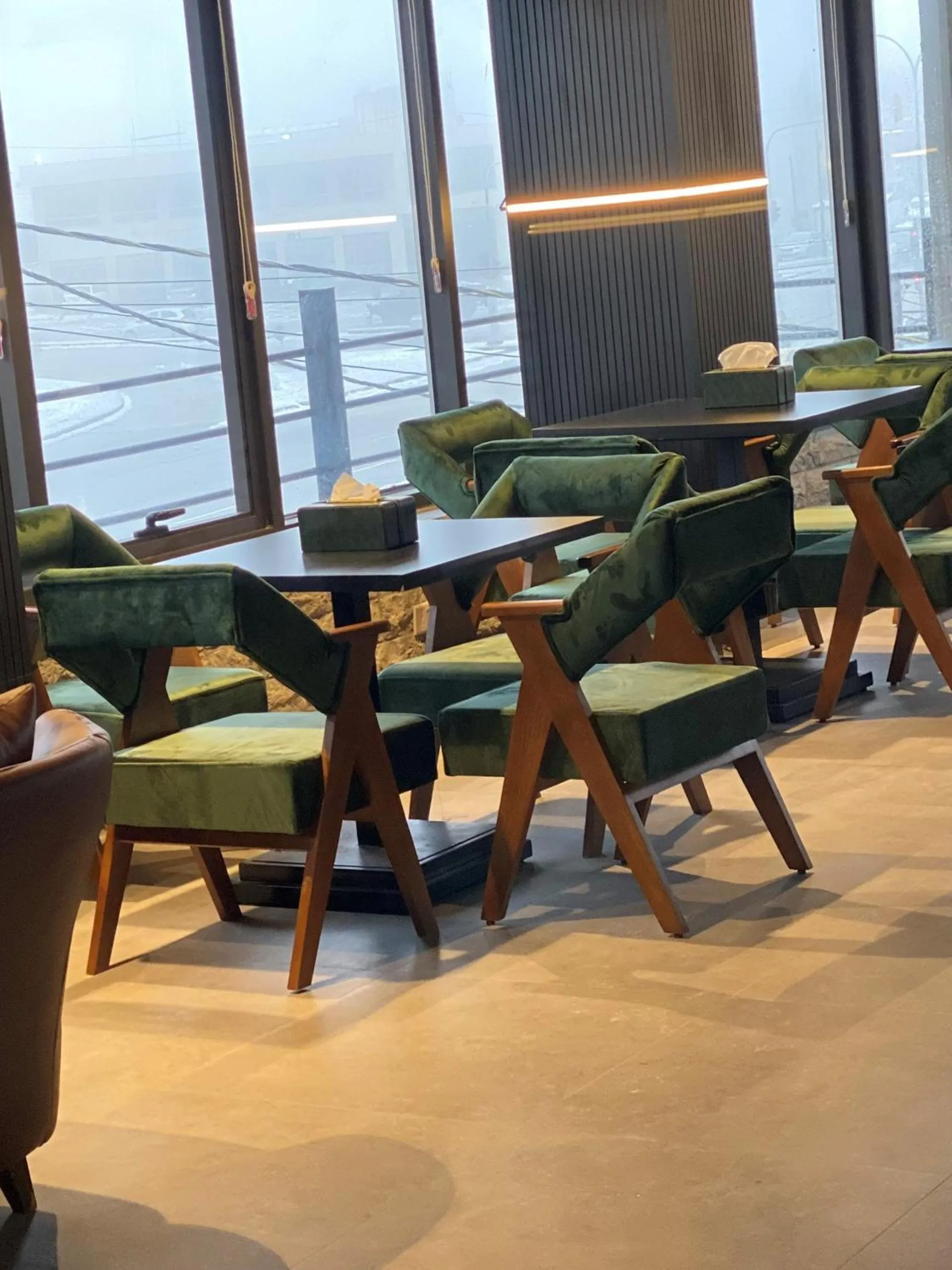 Restaurant/places to eat in Diamond Hotel