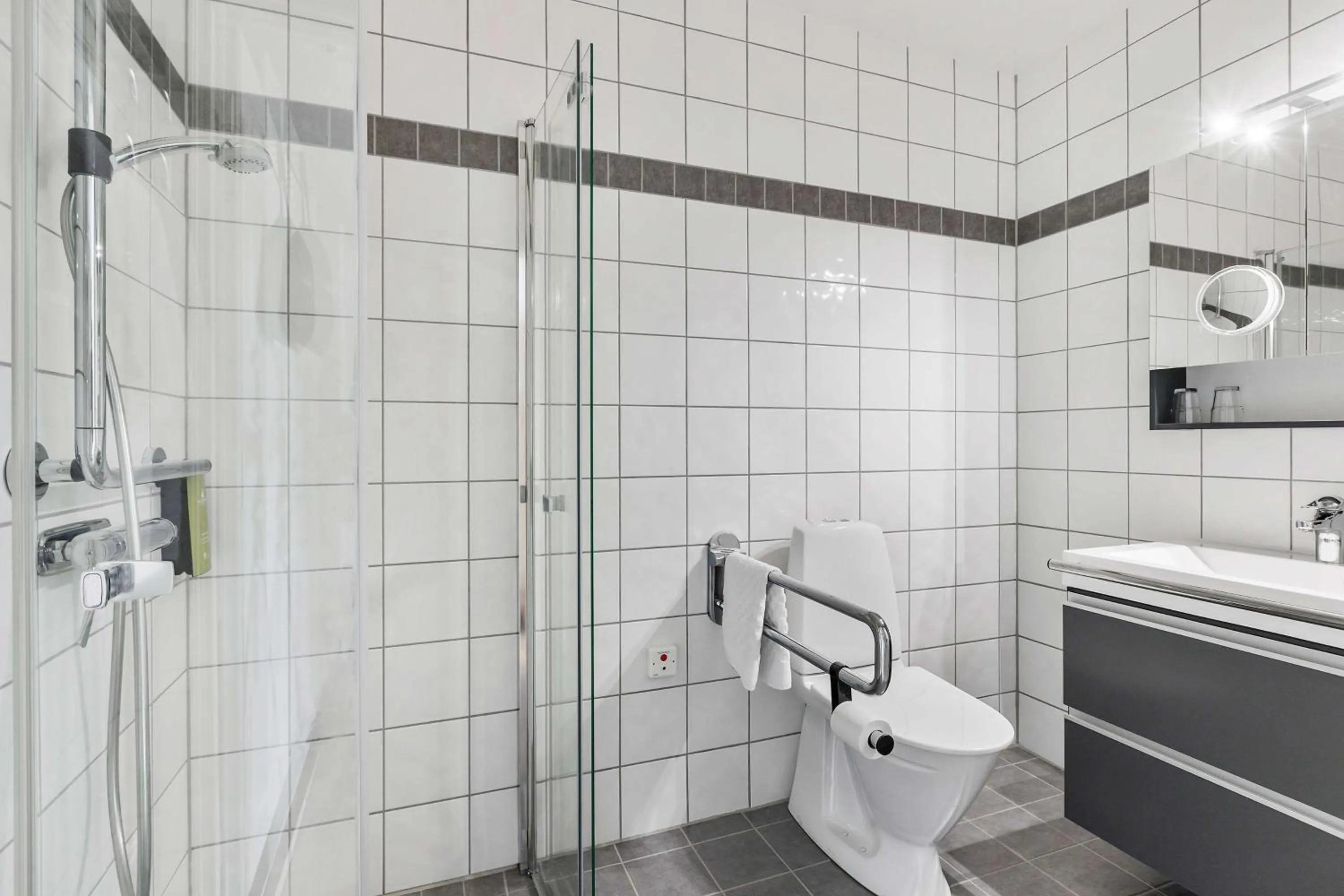 Bathroom in Hotel Malmkoping, BW Signature Collection