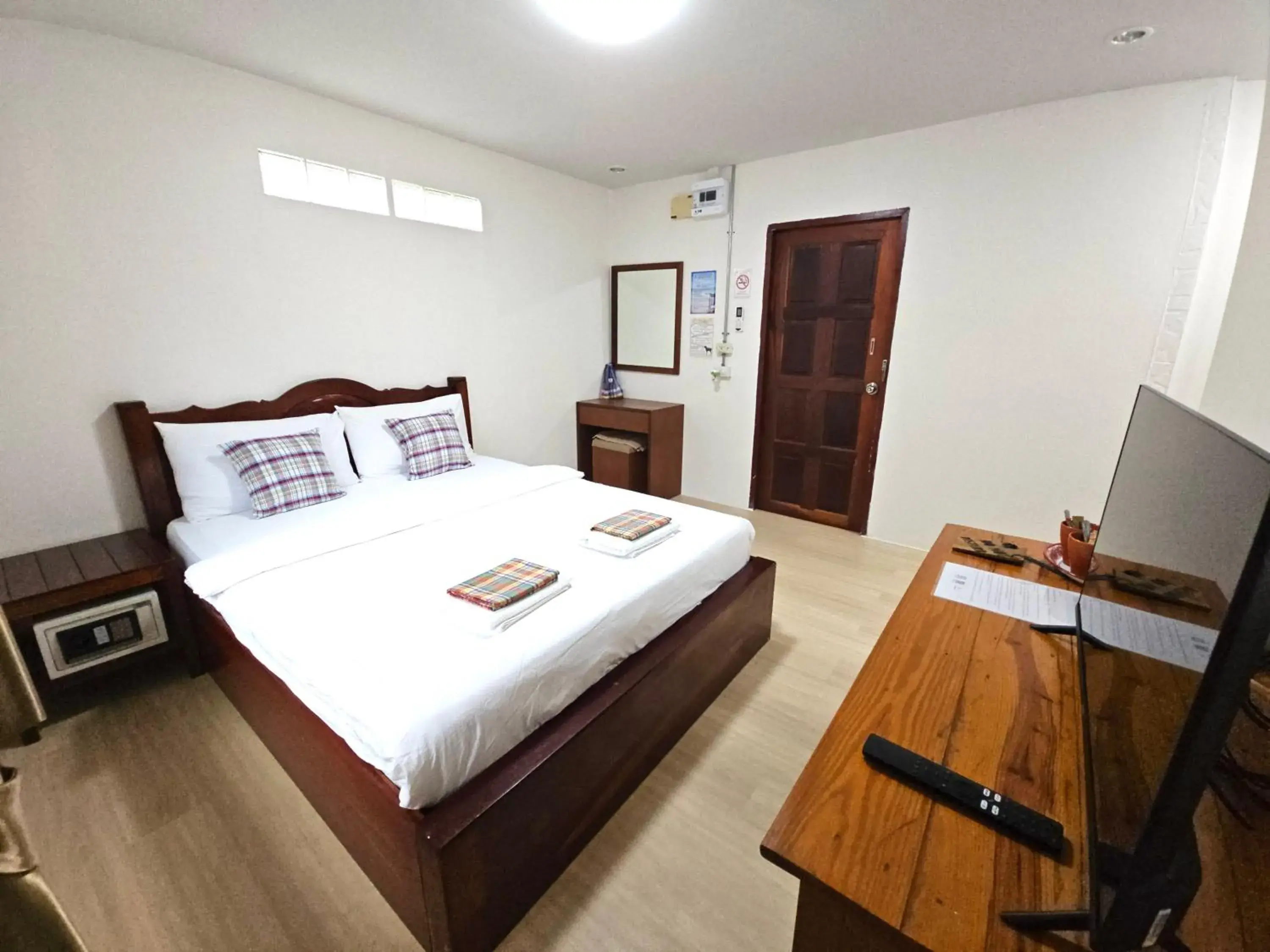 Budget Double Room in Samet Bellhouse Budget Double Room in Samet Bellhouse