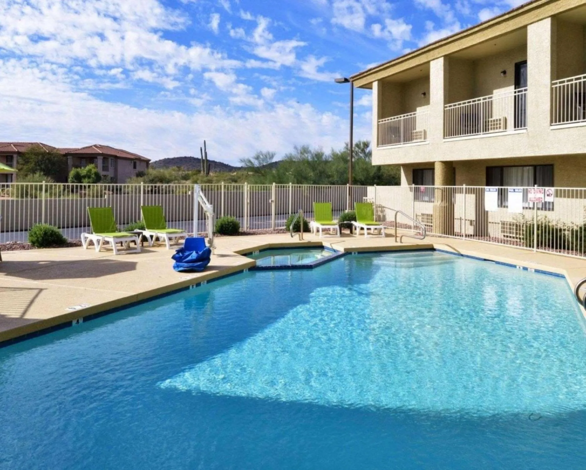 Swimming pool in Spark by Hilton Fountain Hills Scottsdale