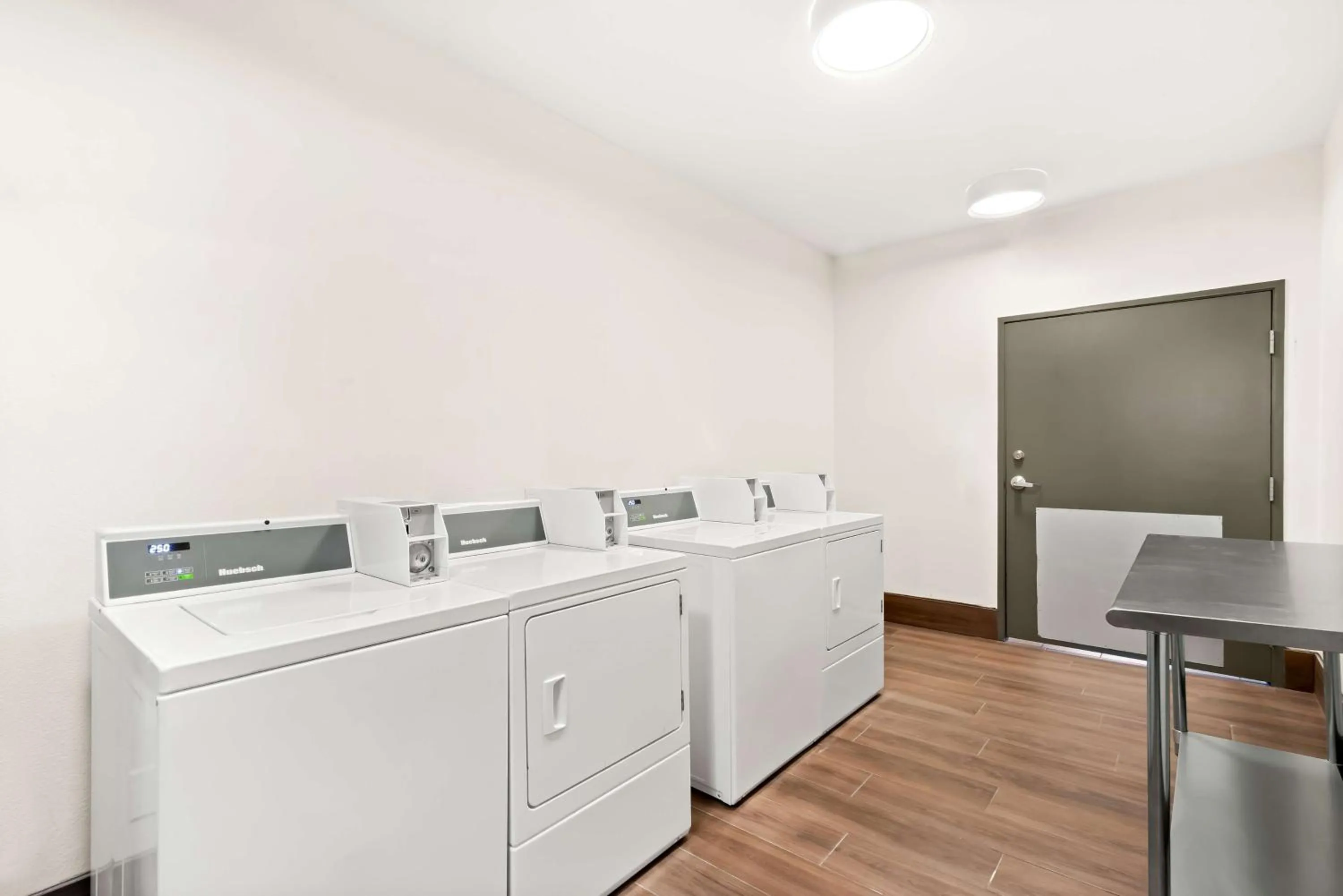 Property building in Spark by Hilton Fountain Hills Scottsdale