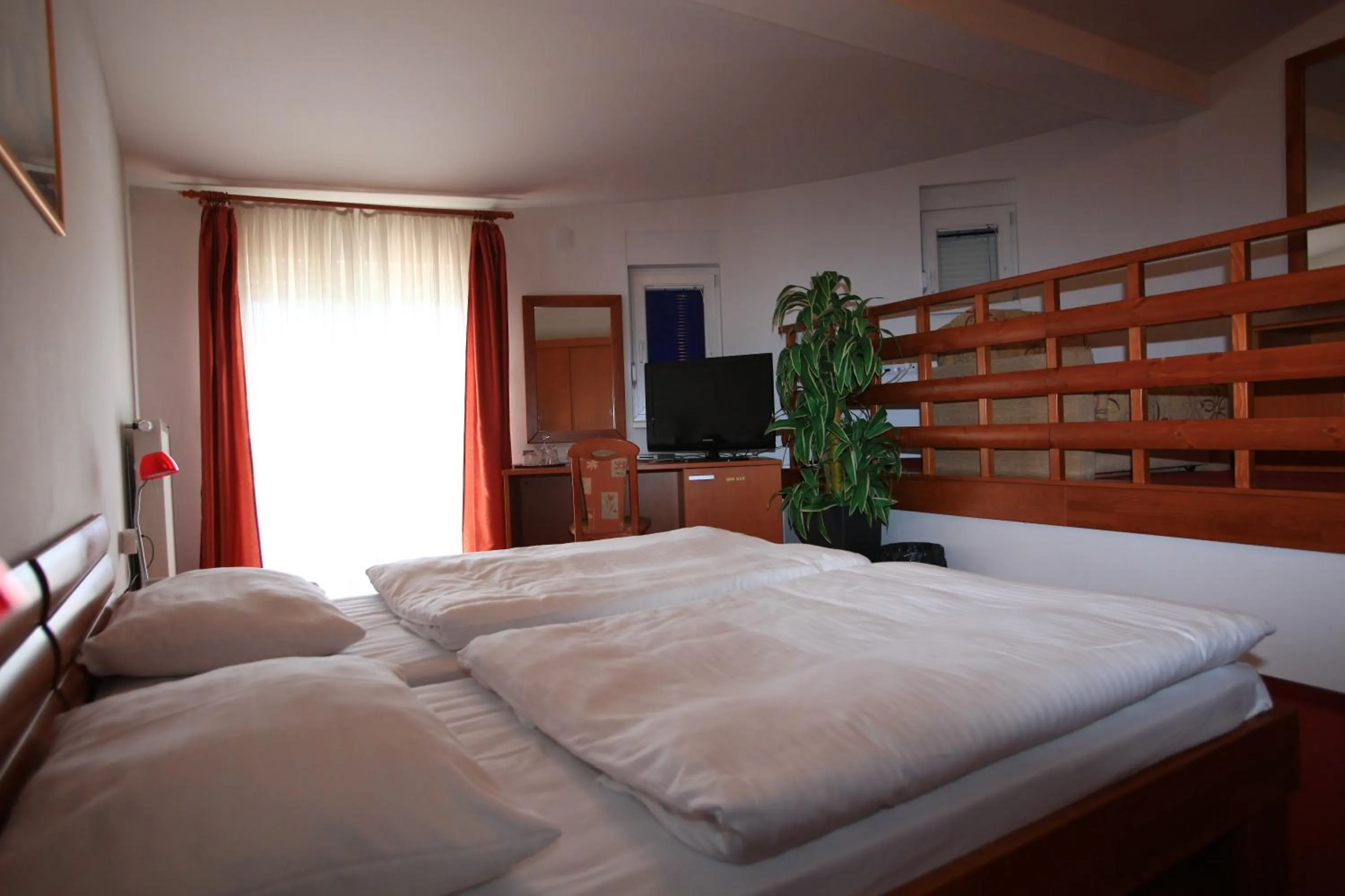 Shower, Bed in Hotel Orion