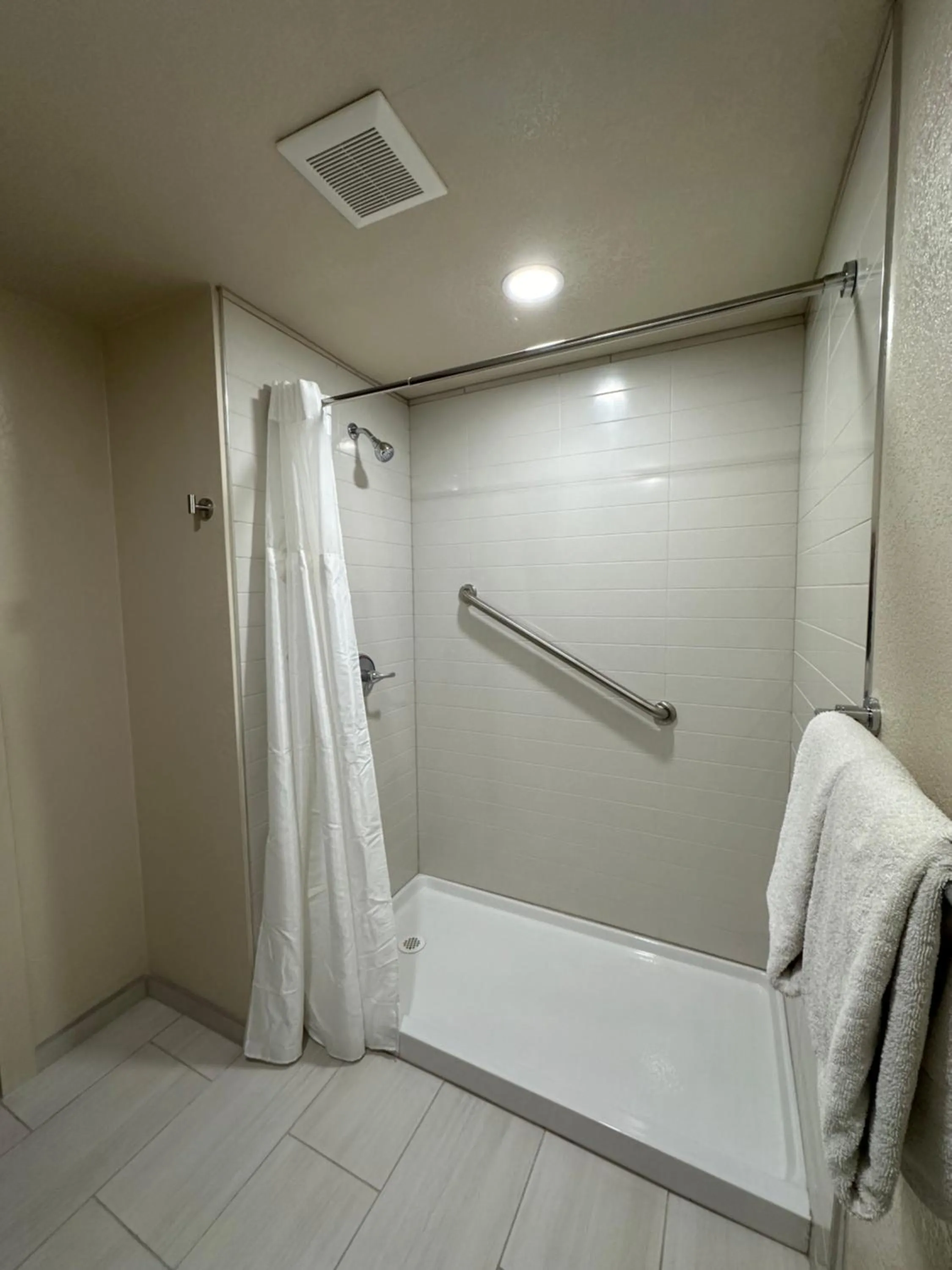 Bathroom in Motel In The Pines