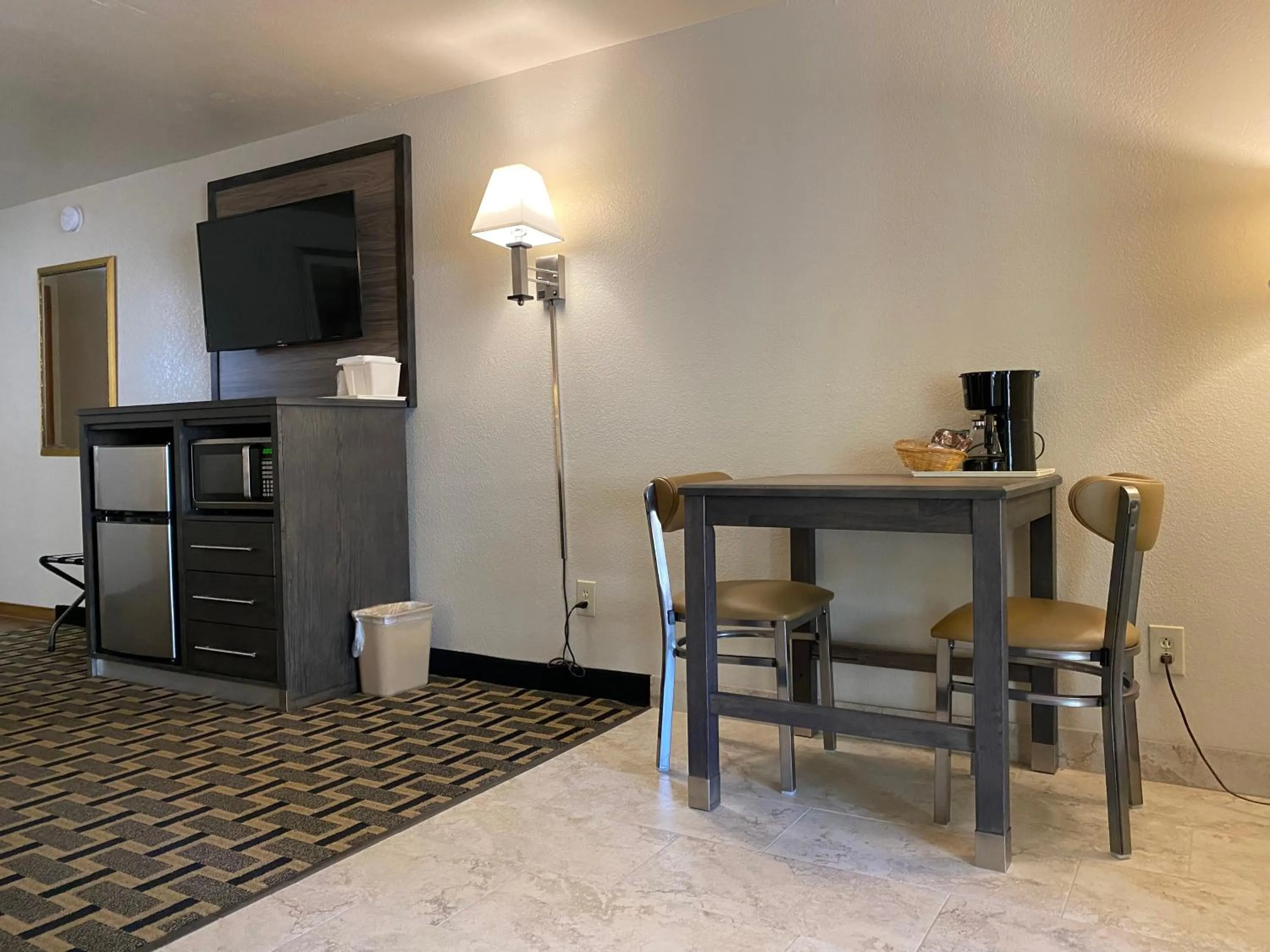 TV and multimedia in Motel In The Pines