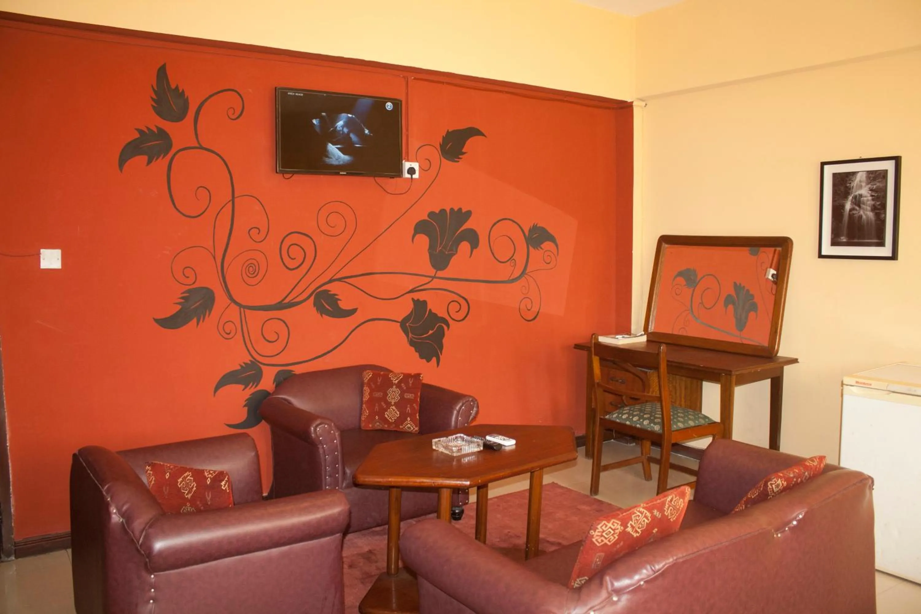 Living room in Niagara Hotel