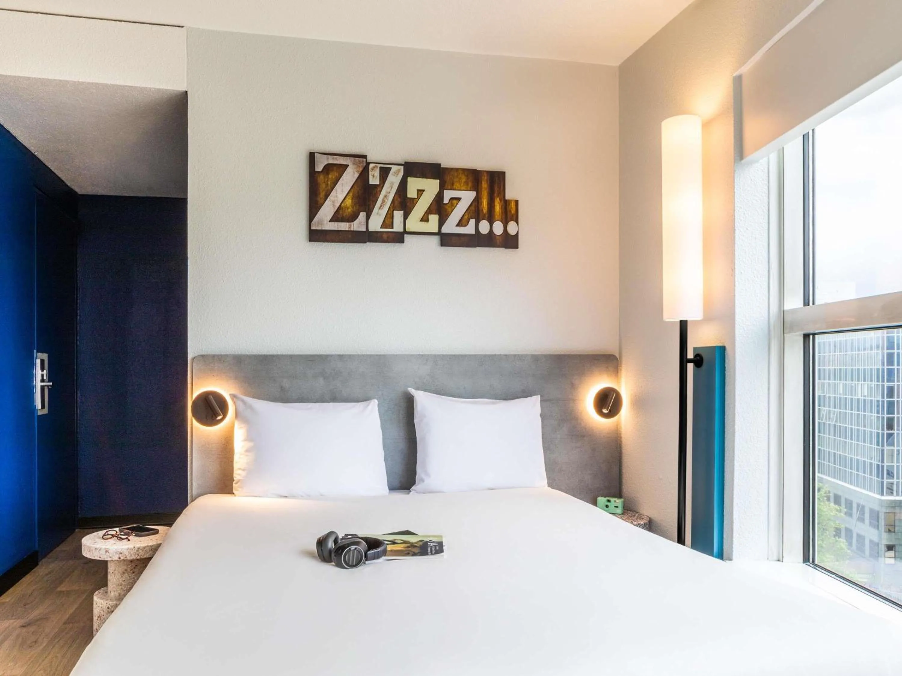 Bedroom, Bed in ibis budget Paris Porte de Montreuil