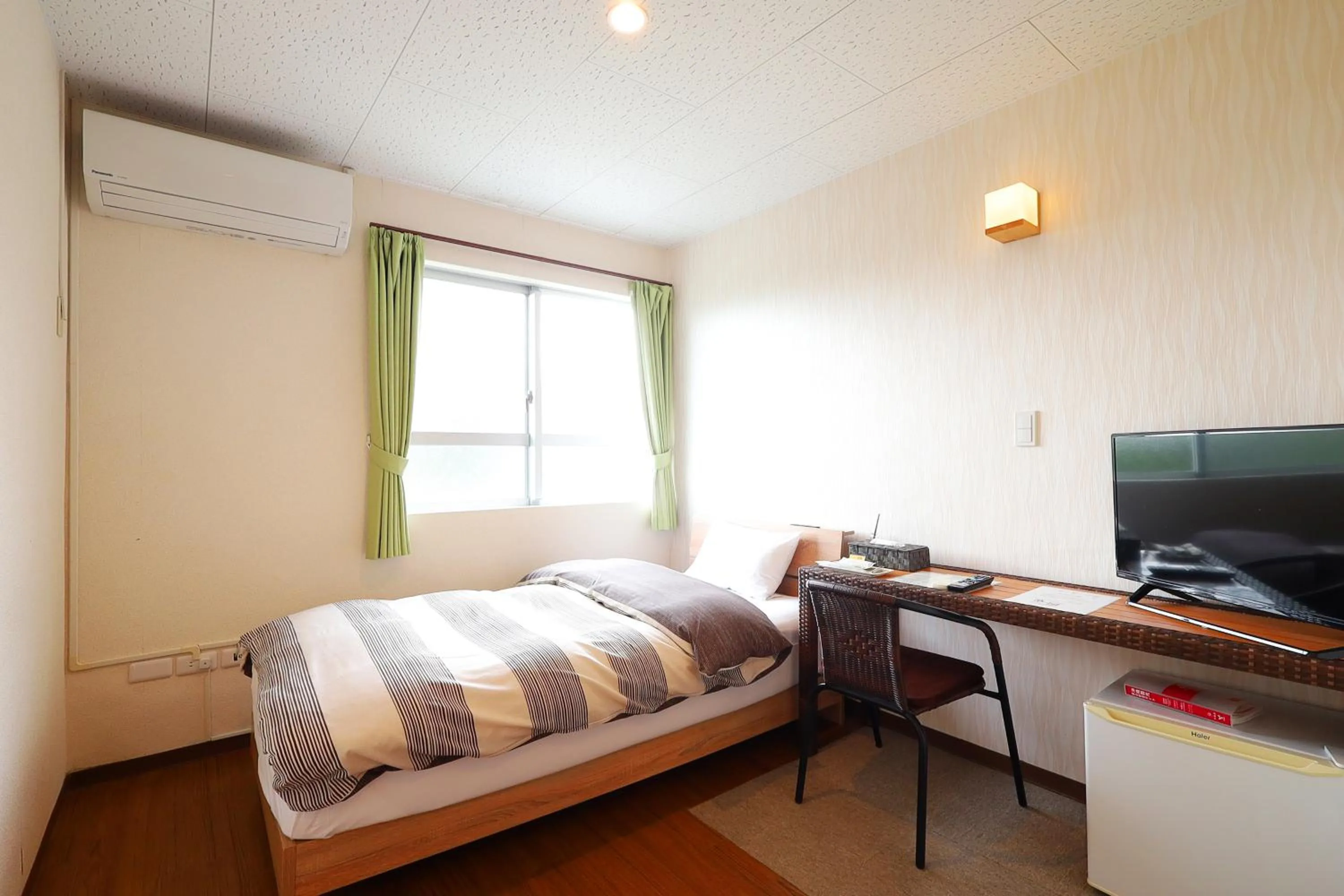 Photo of the whole room, Bed in 民宿さざんか