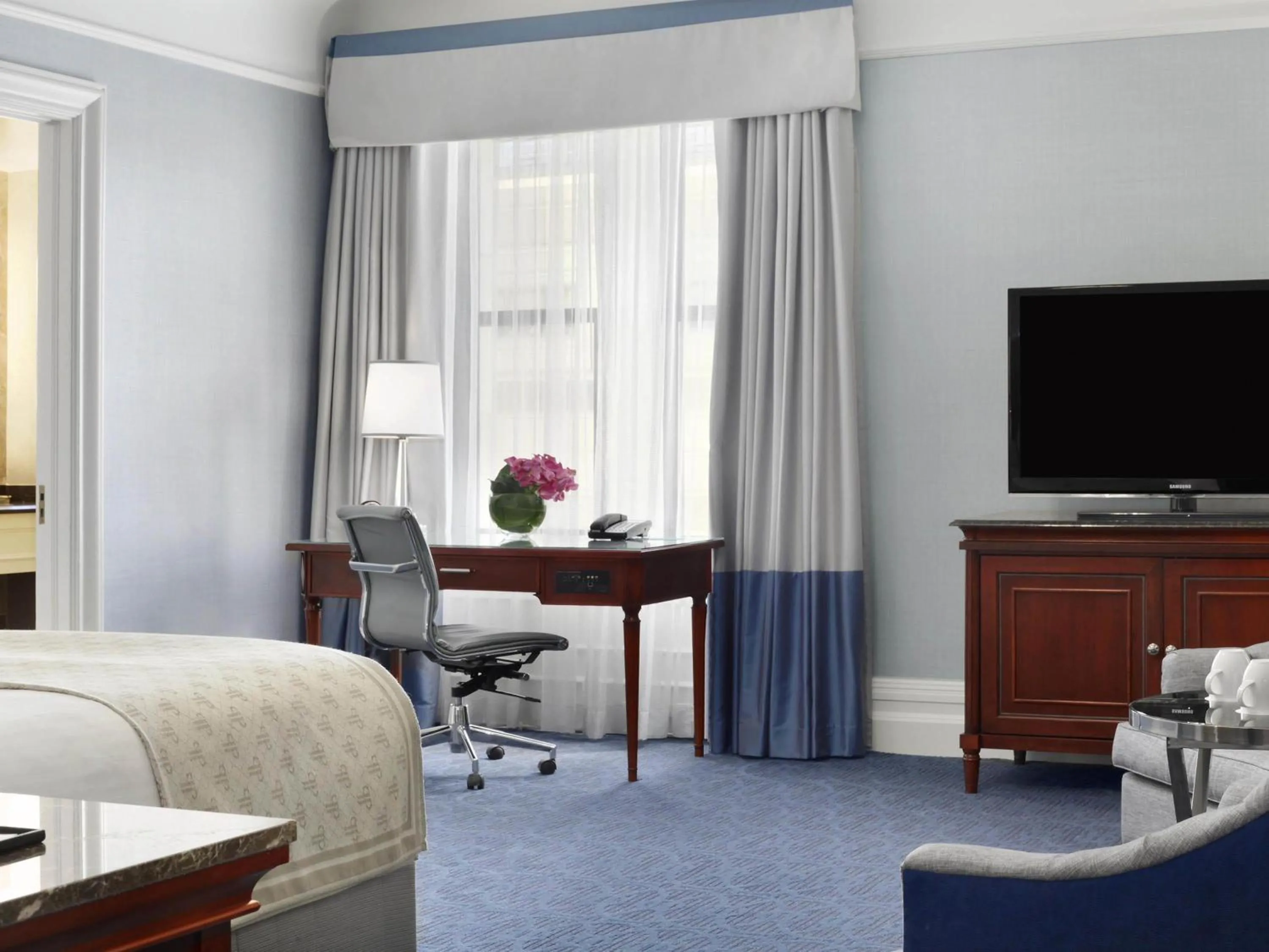 Signature King Room in Fairmont Copley Plaza