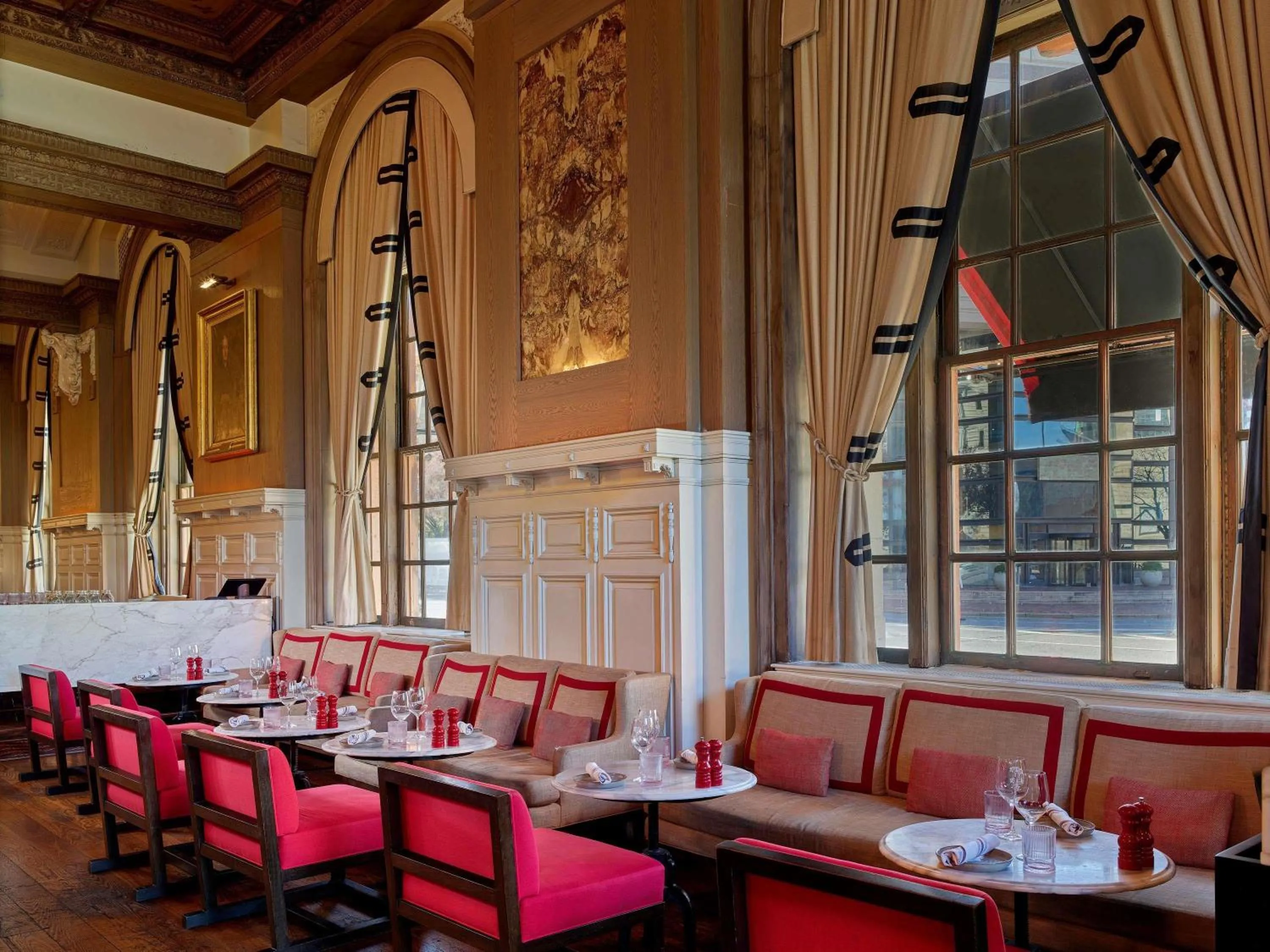 Restaurant/places to eat in Fairmont Copley Plaza