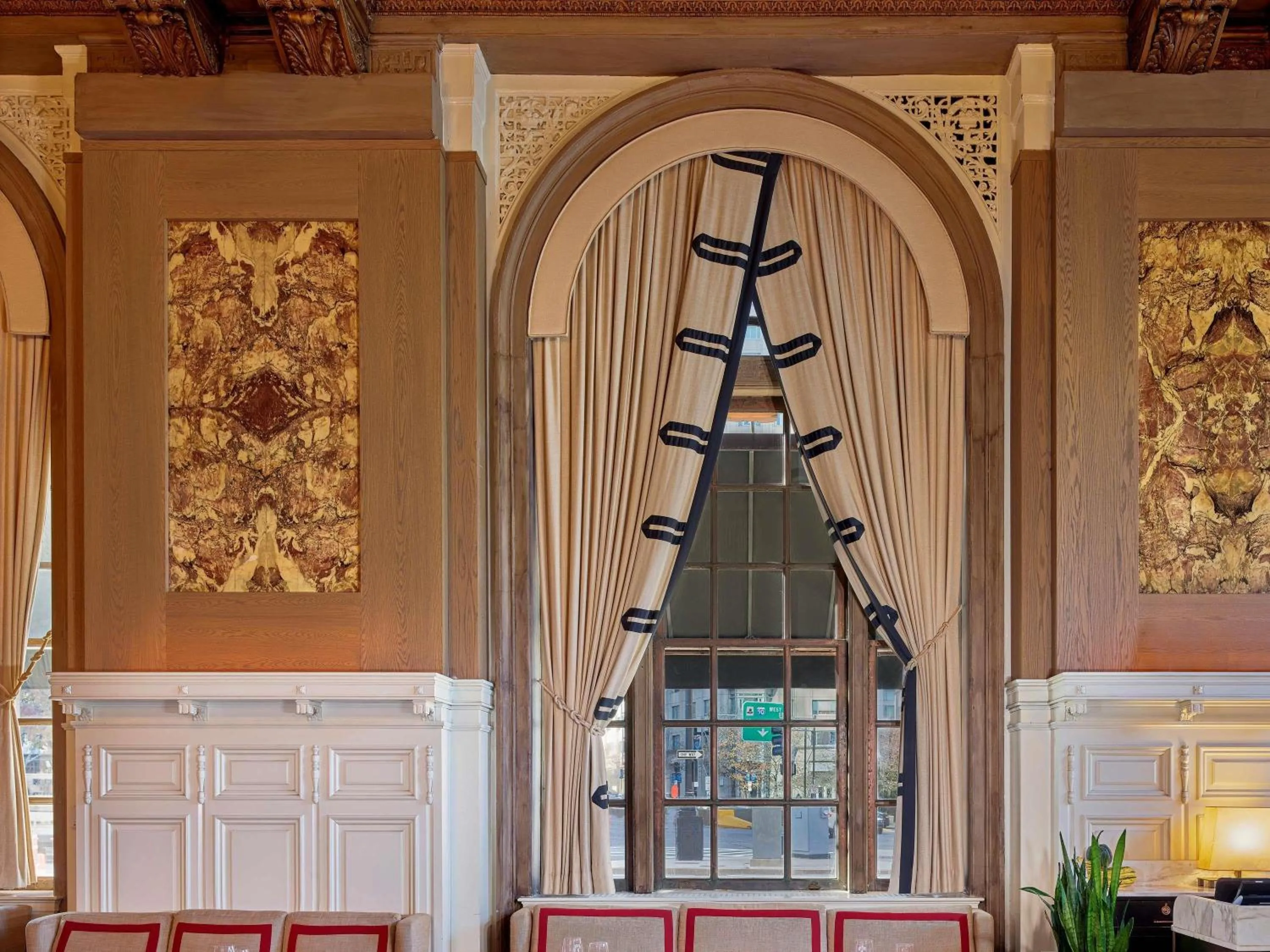 Restaurant/places to eat in Fairmont Copley Plaza