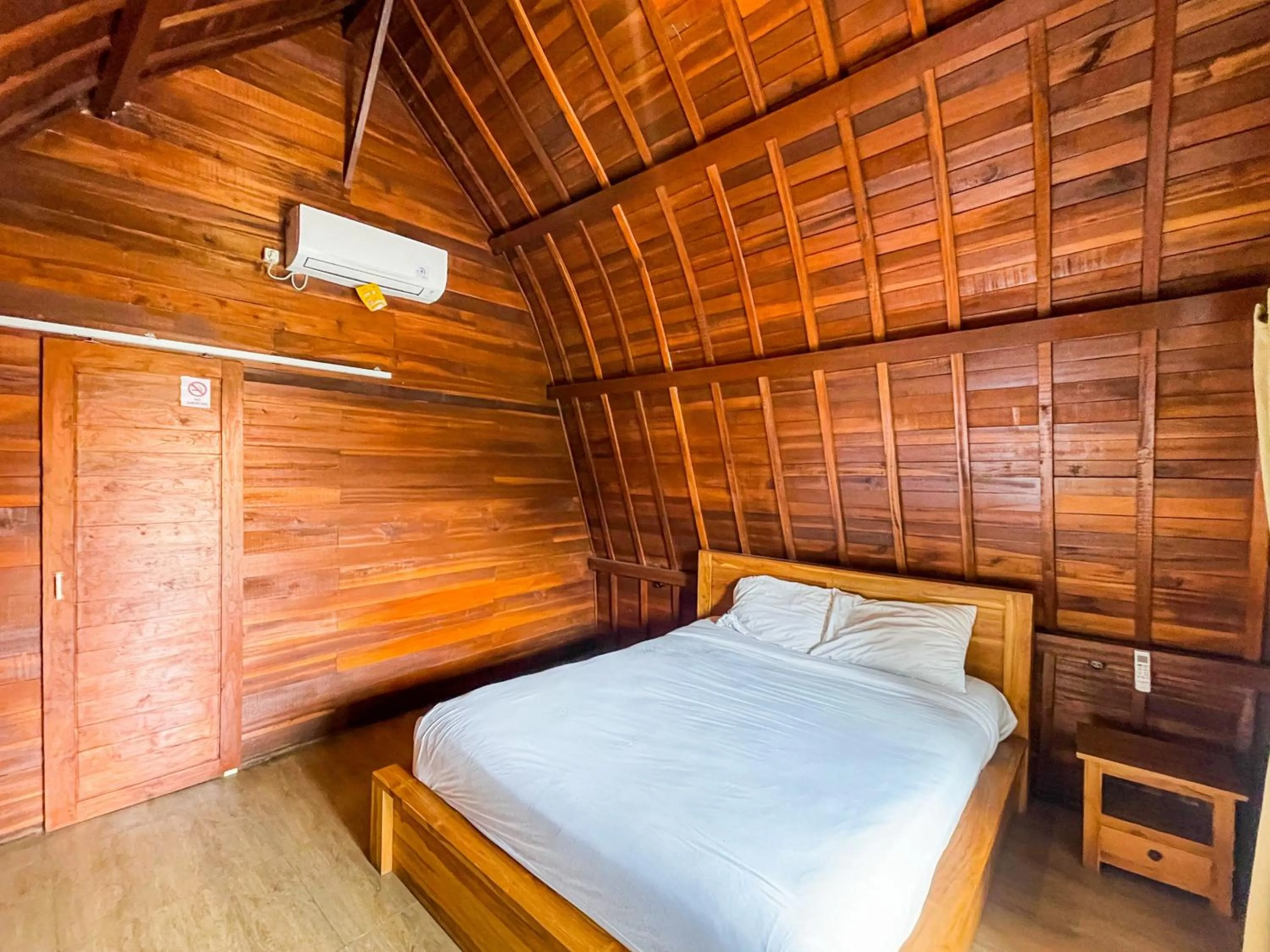 Bedroom, Bed in Lilis Aksito Akusara by Lavana