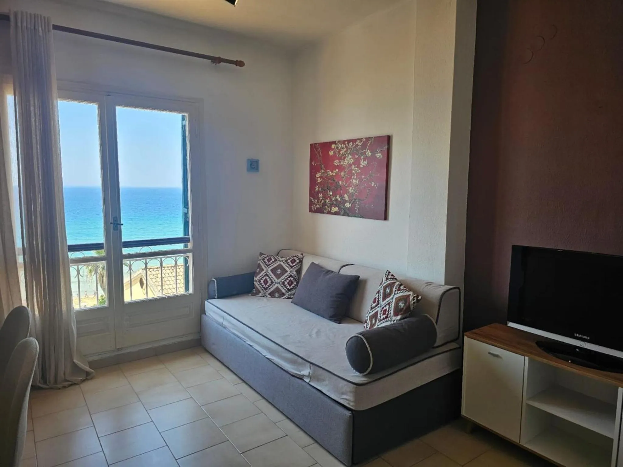Communal lounge/ TV room, Bed in Glyfada Apartment 91