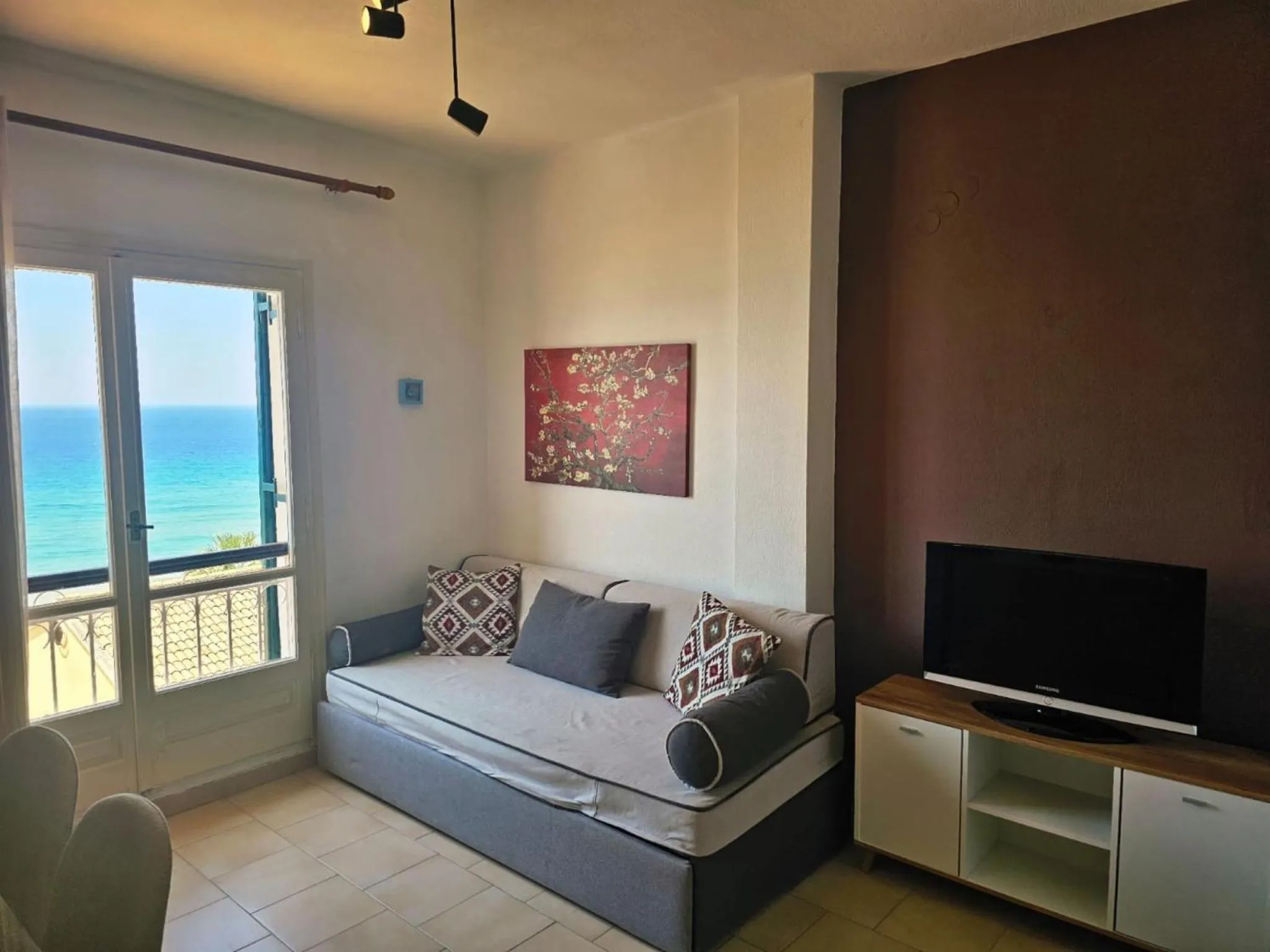 Communal lounge/ TV room, Bed in Glyfada Apartment 91