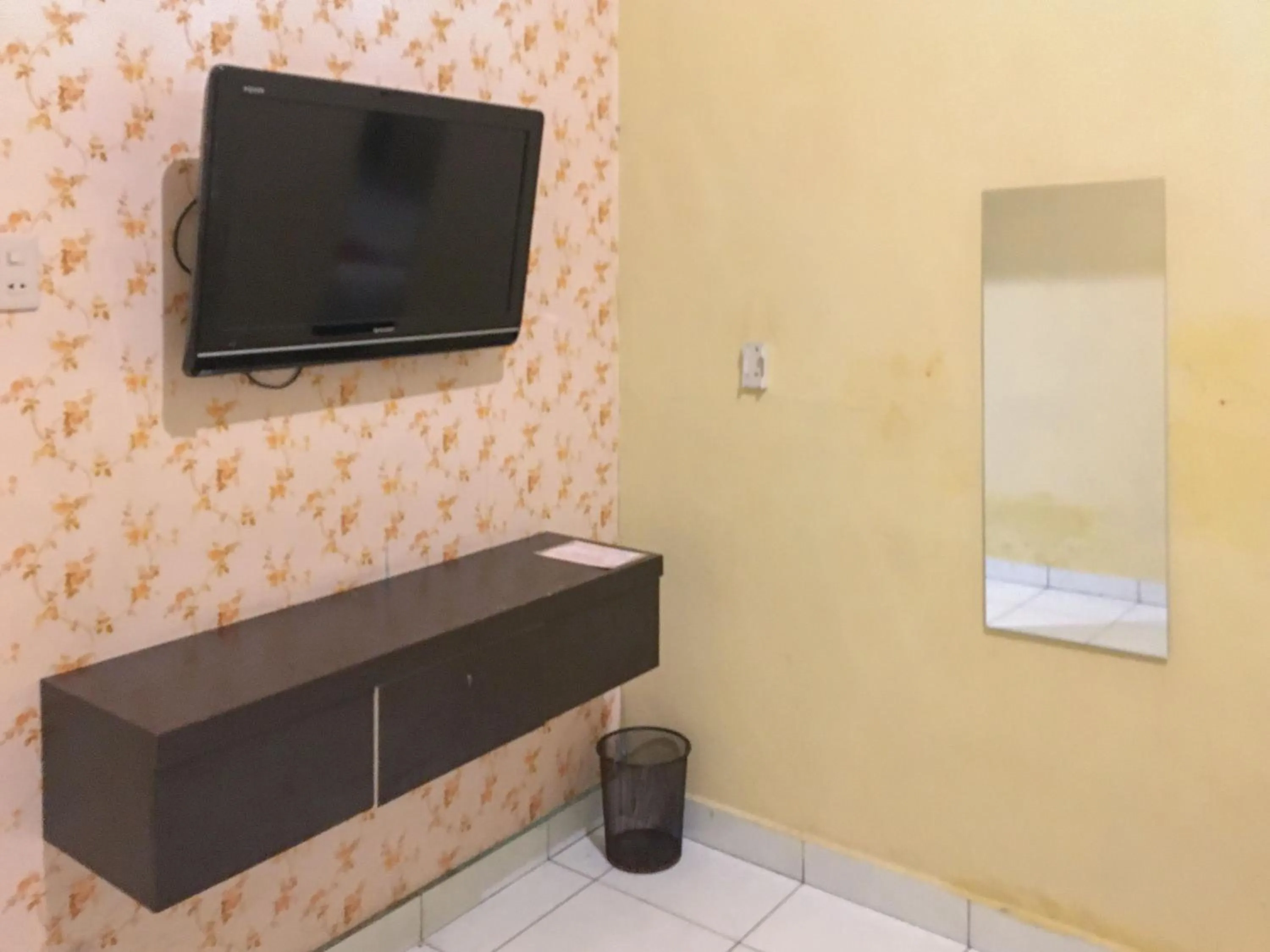 Property building, TV/Entertainment Center in RedDoorz near RSU Bunda Thamrin Medan