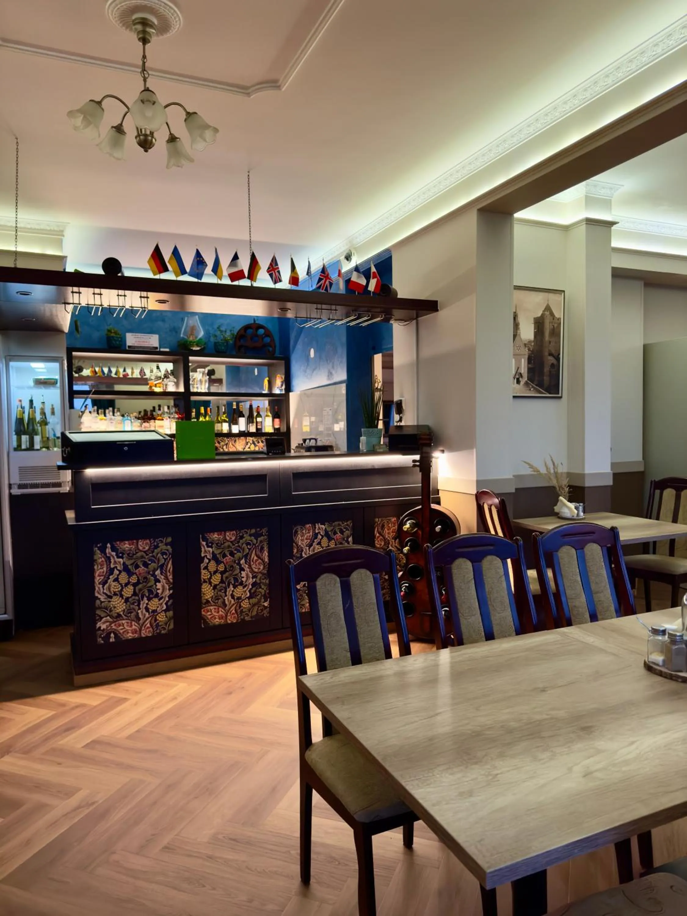 Restaurant/places to eat in EdMar