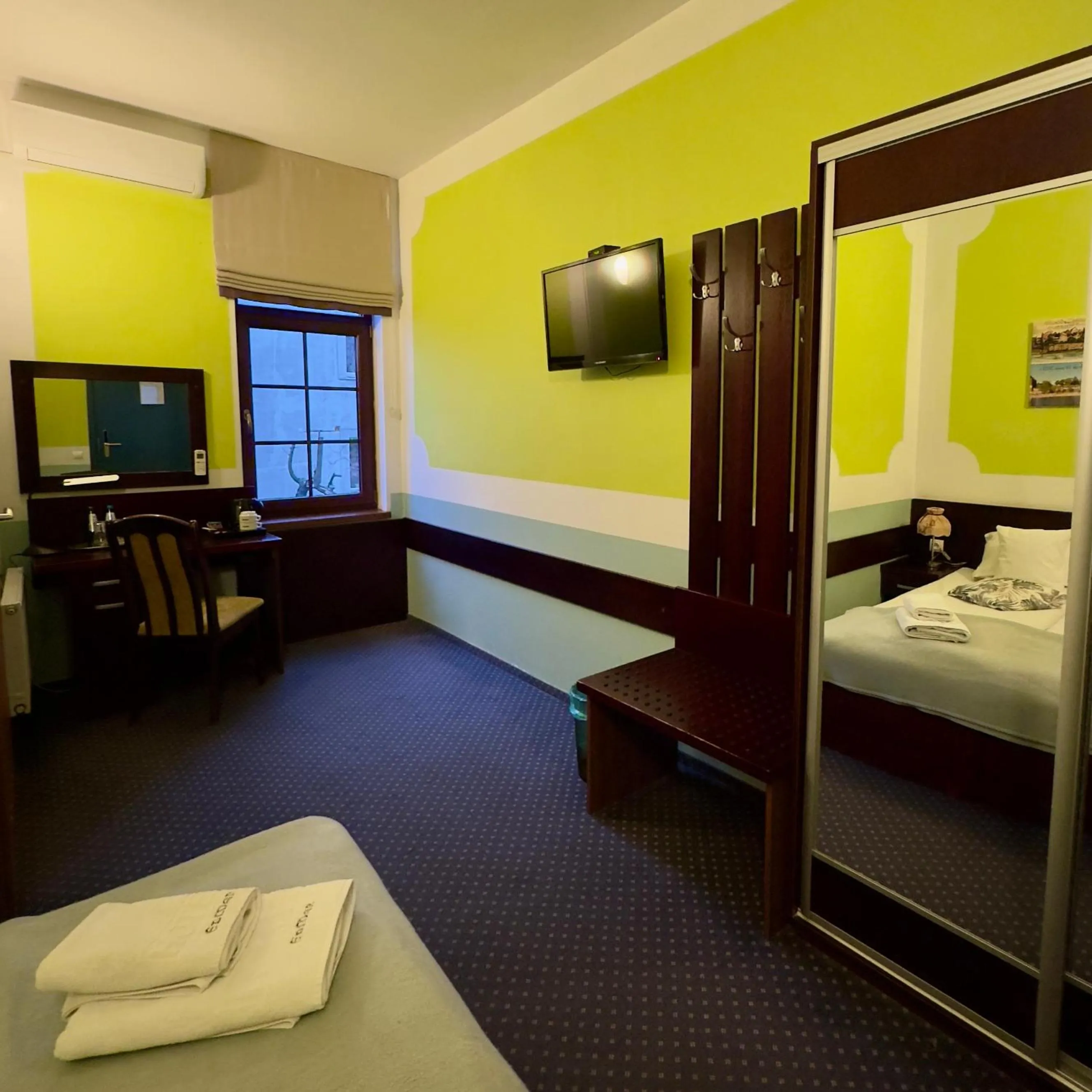 TV and multimedia, Bed in EdMar