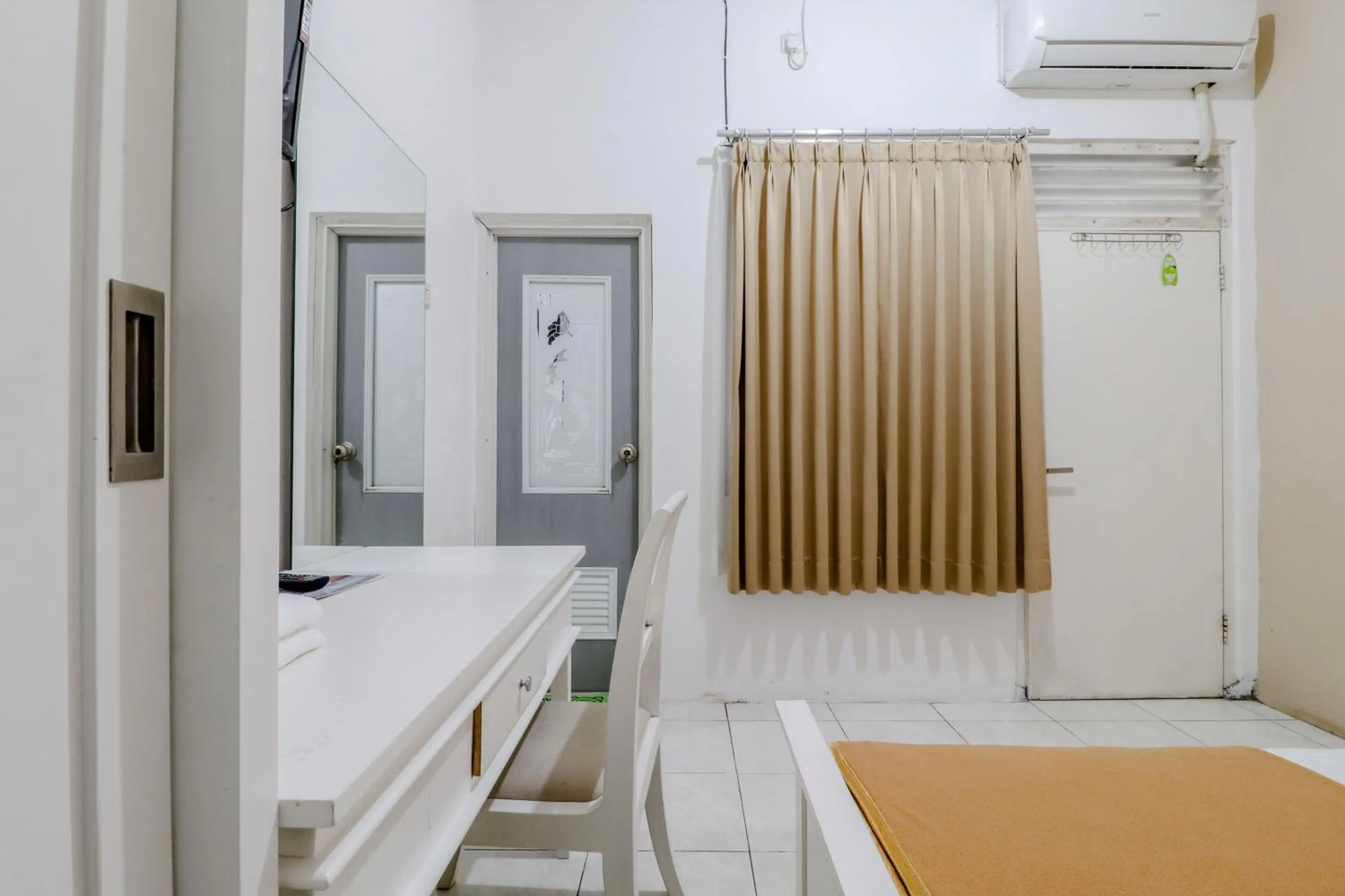 Photo of the whole room, Bed in Ratu Guesthouse