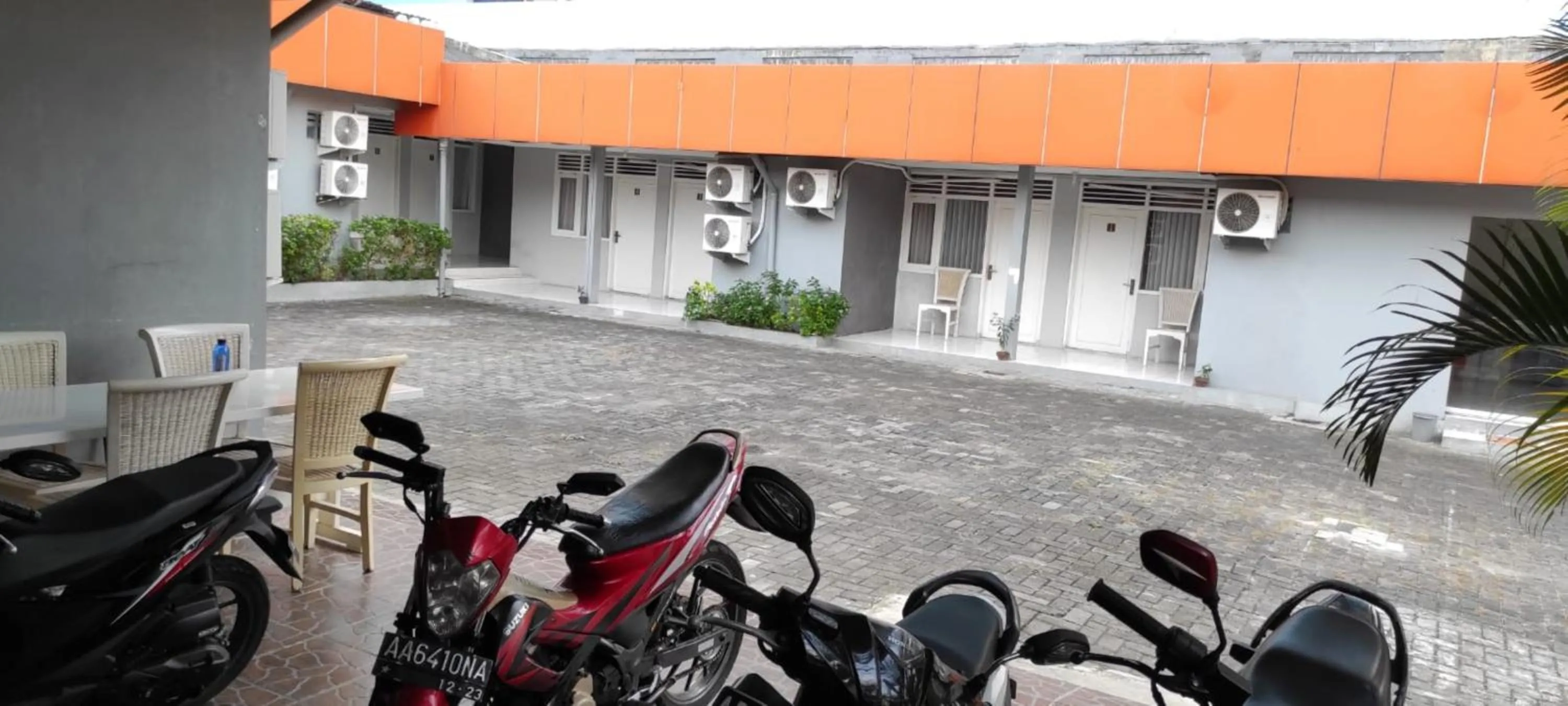 Property building in Ratu Guesthouse