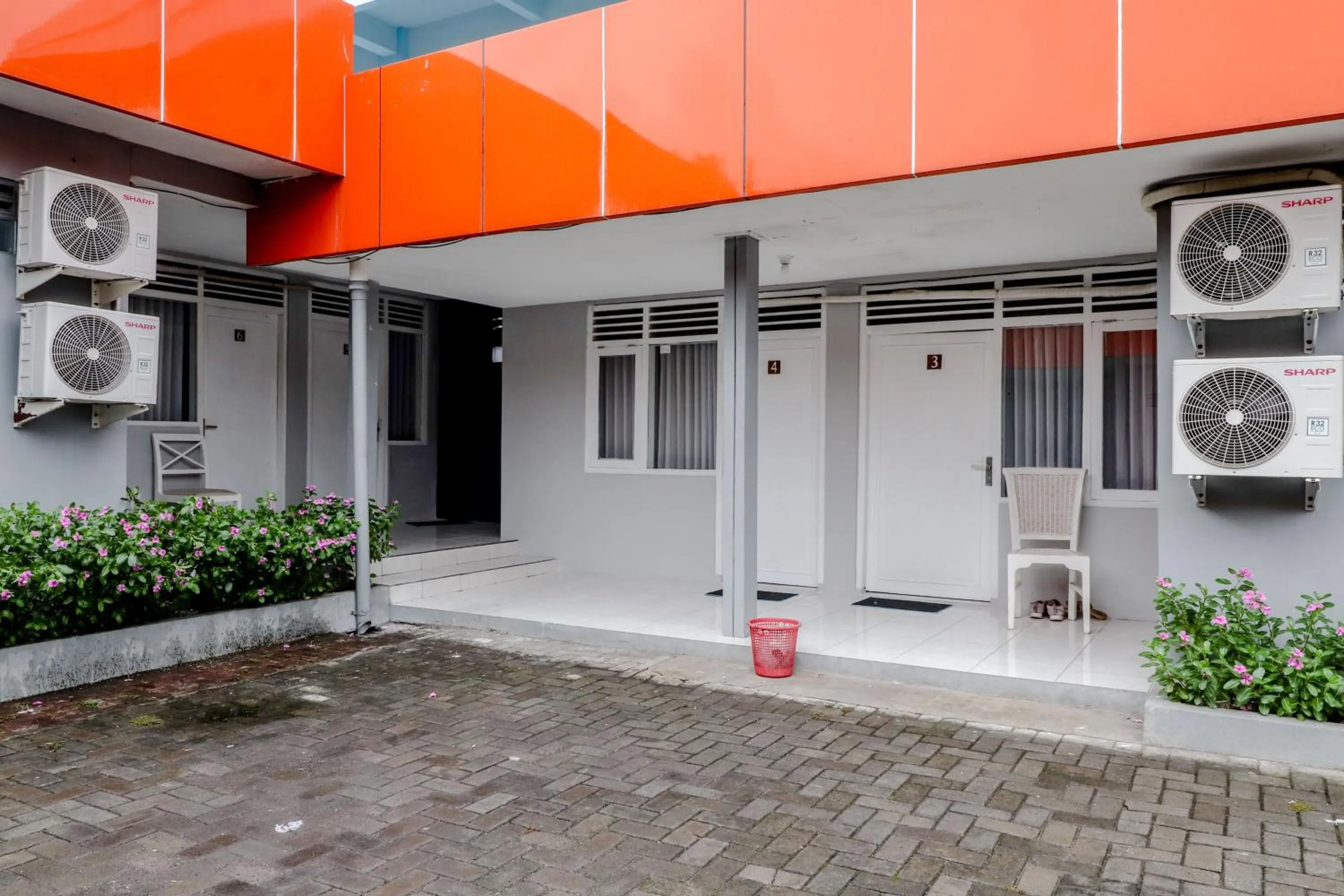 Property building in Ratu Guesthouse