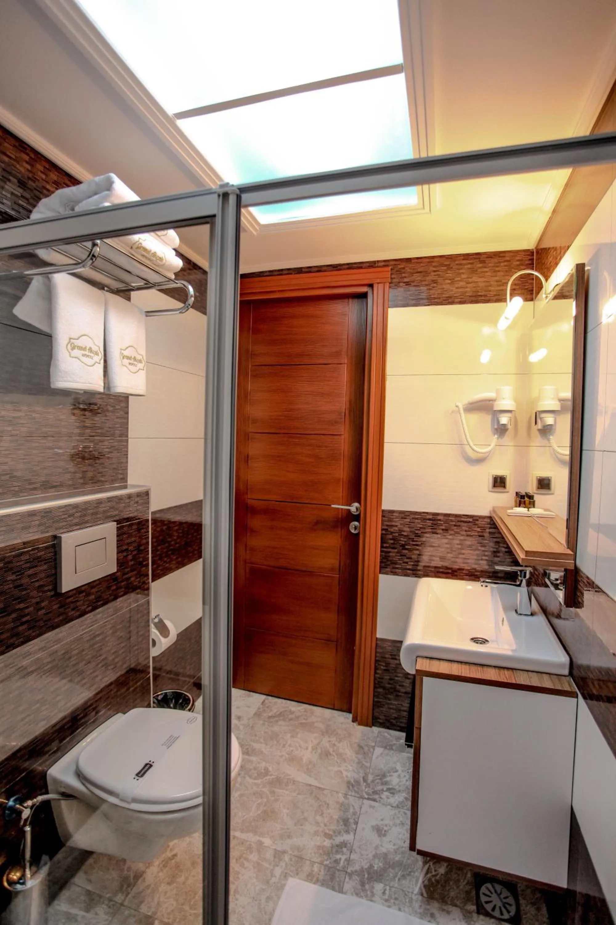 Bathroom in Grand Akçalı Otel