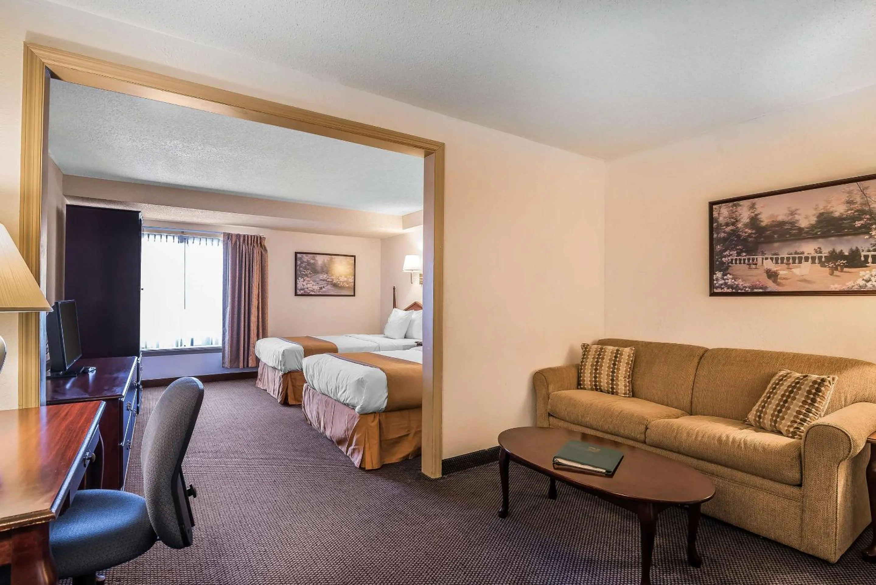 Bedroom in Quality Inn & Suites Albany Airport