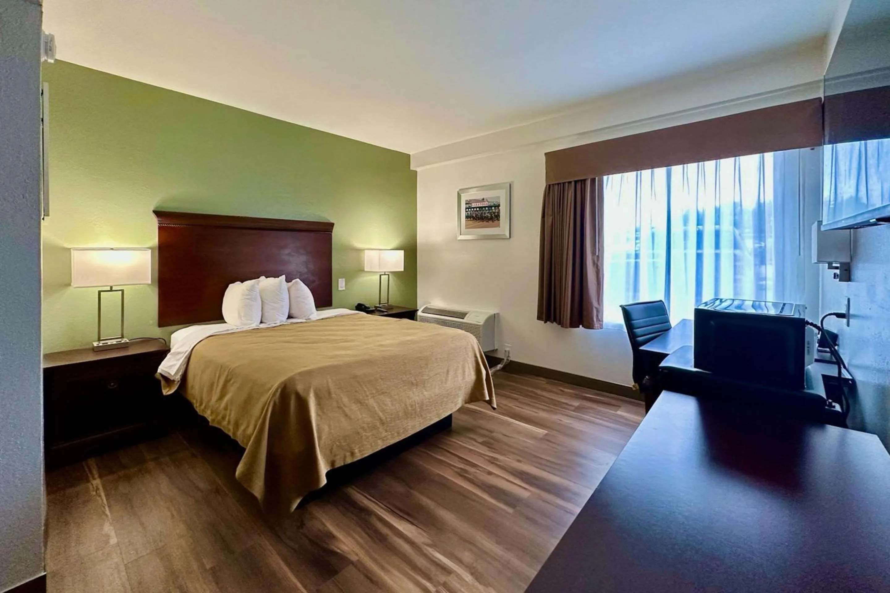 Bedroom, Bed in Quality Inn & Suites Albany Airport