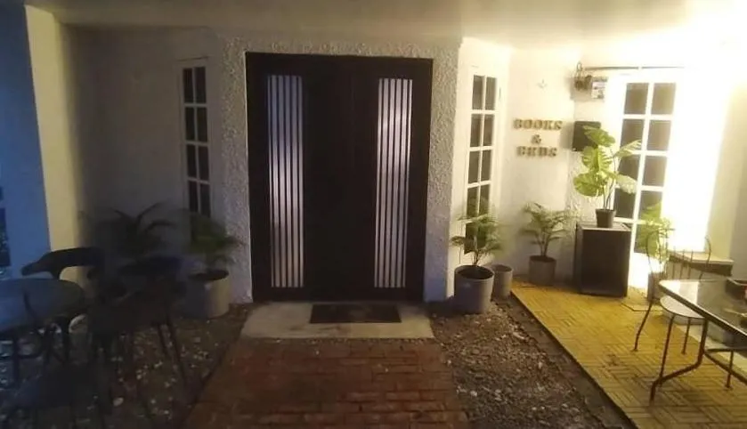 Facade/entrance in Books & Beds