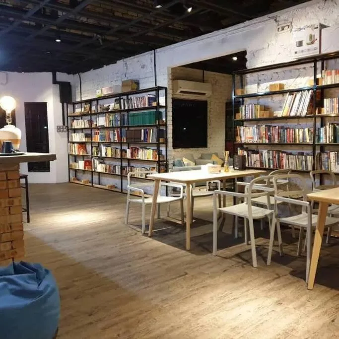 Communal lounge/ TV room in Books & Beds