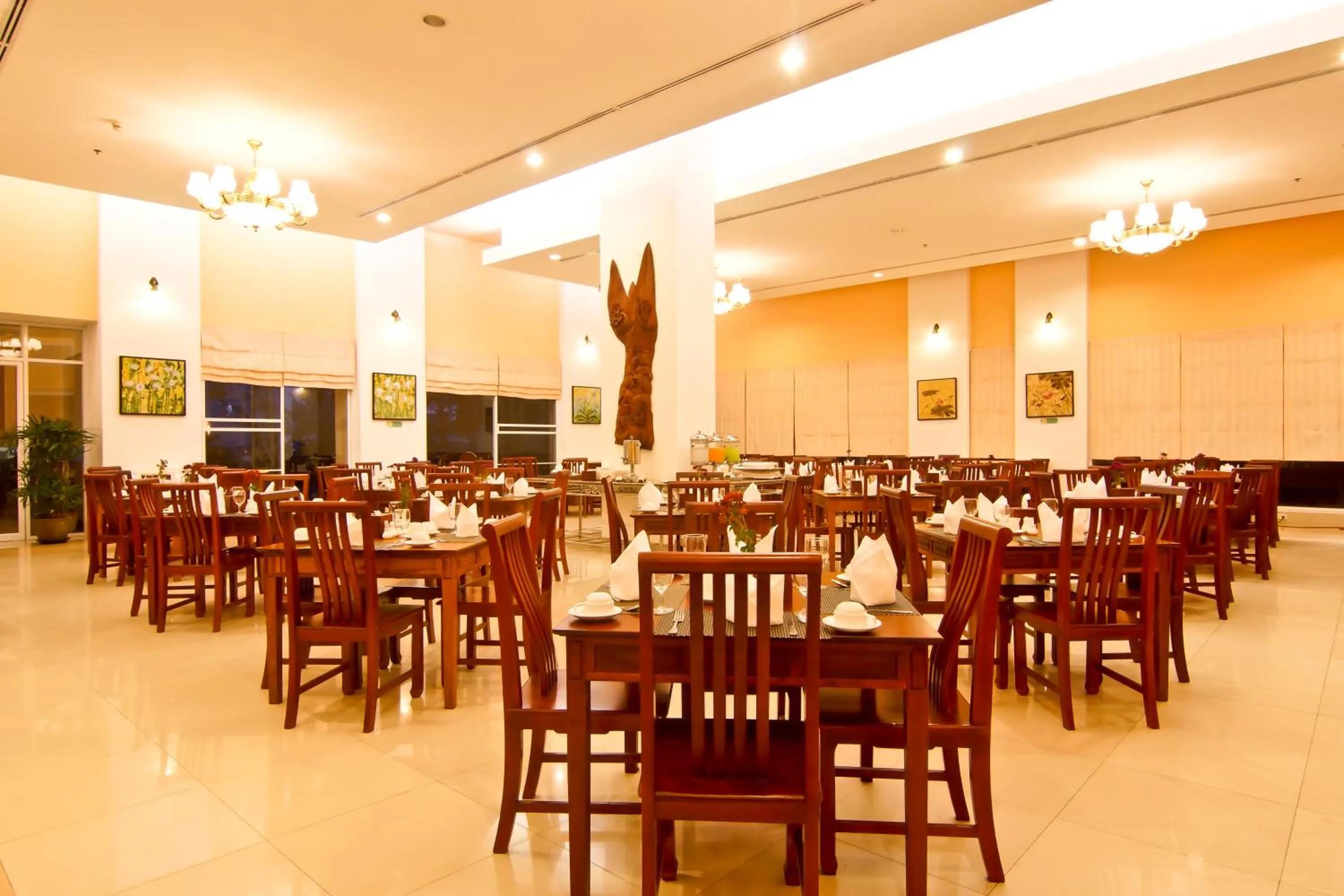 Restaurant/places to eat in Champasak Grand Hotel