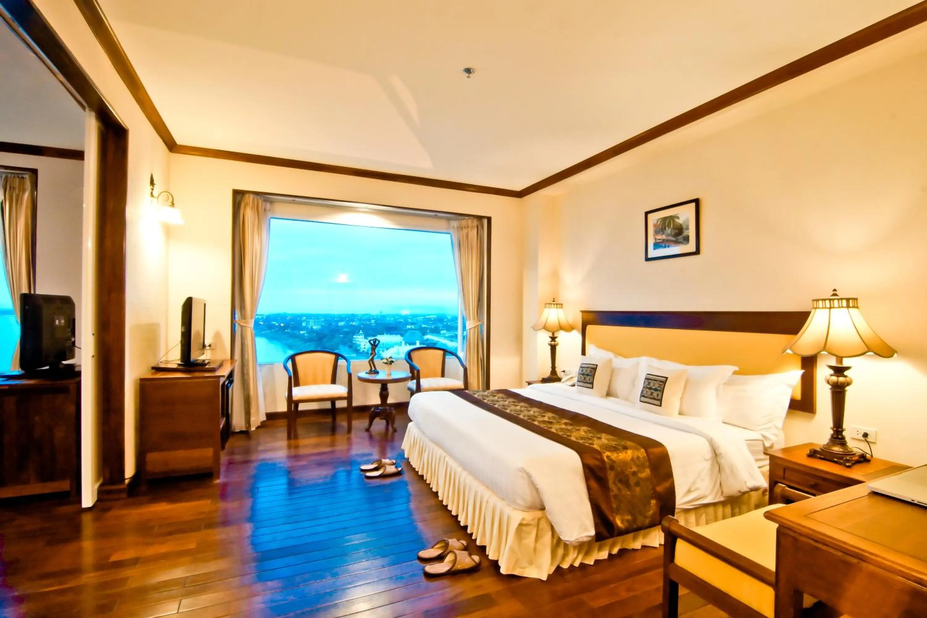 Bed in Champasak Grand Hotel