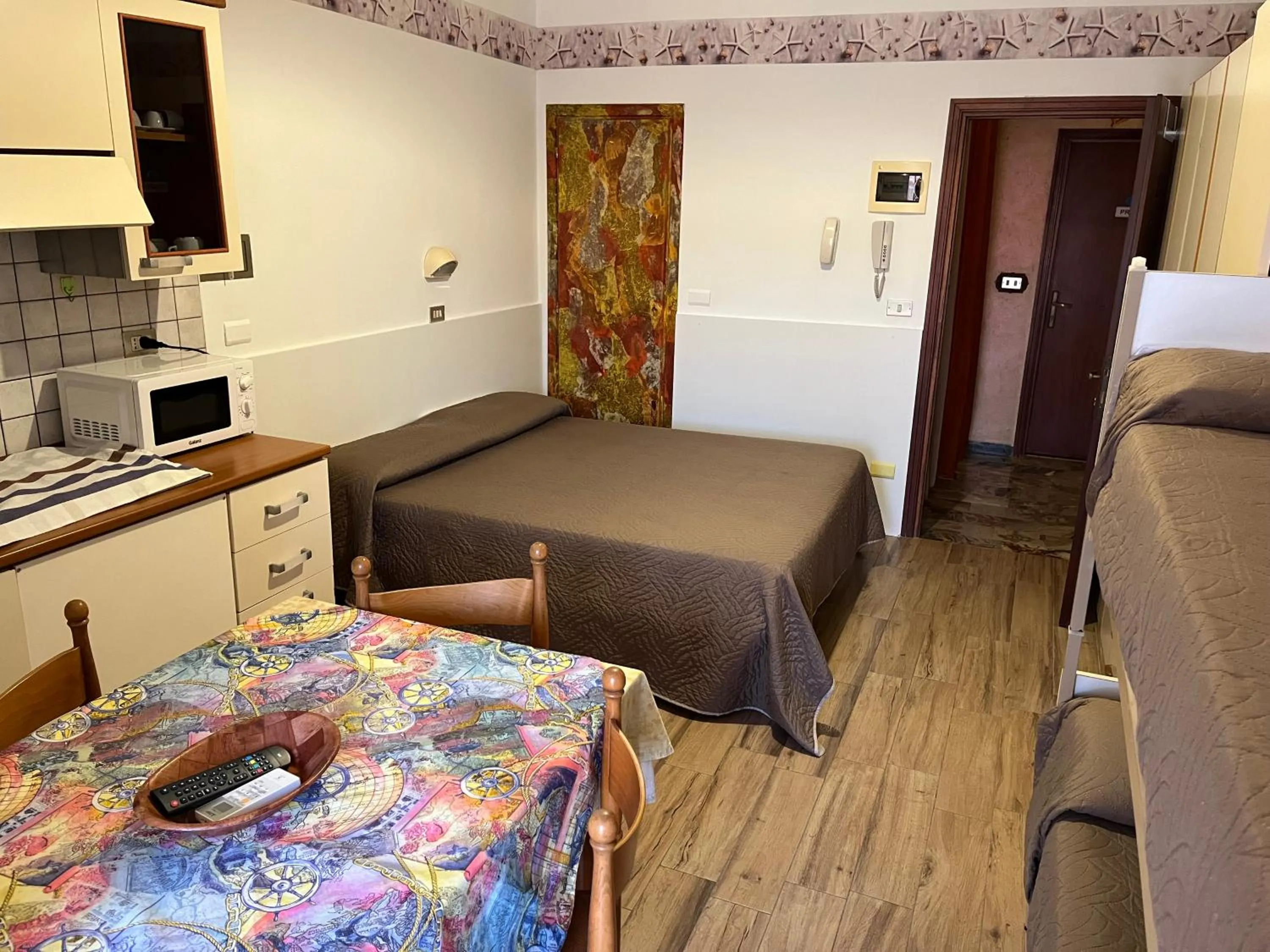 kitchen, Bed in Hotel Wega