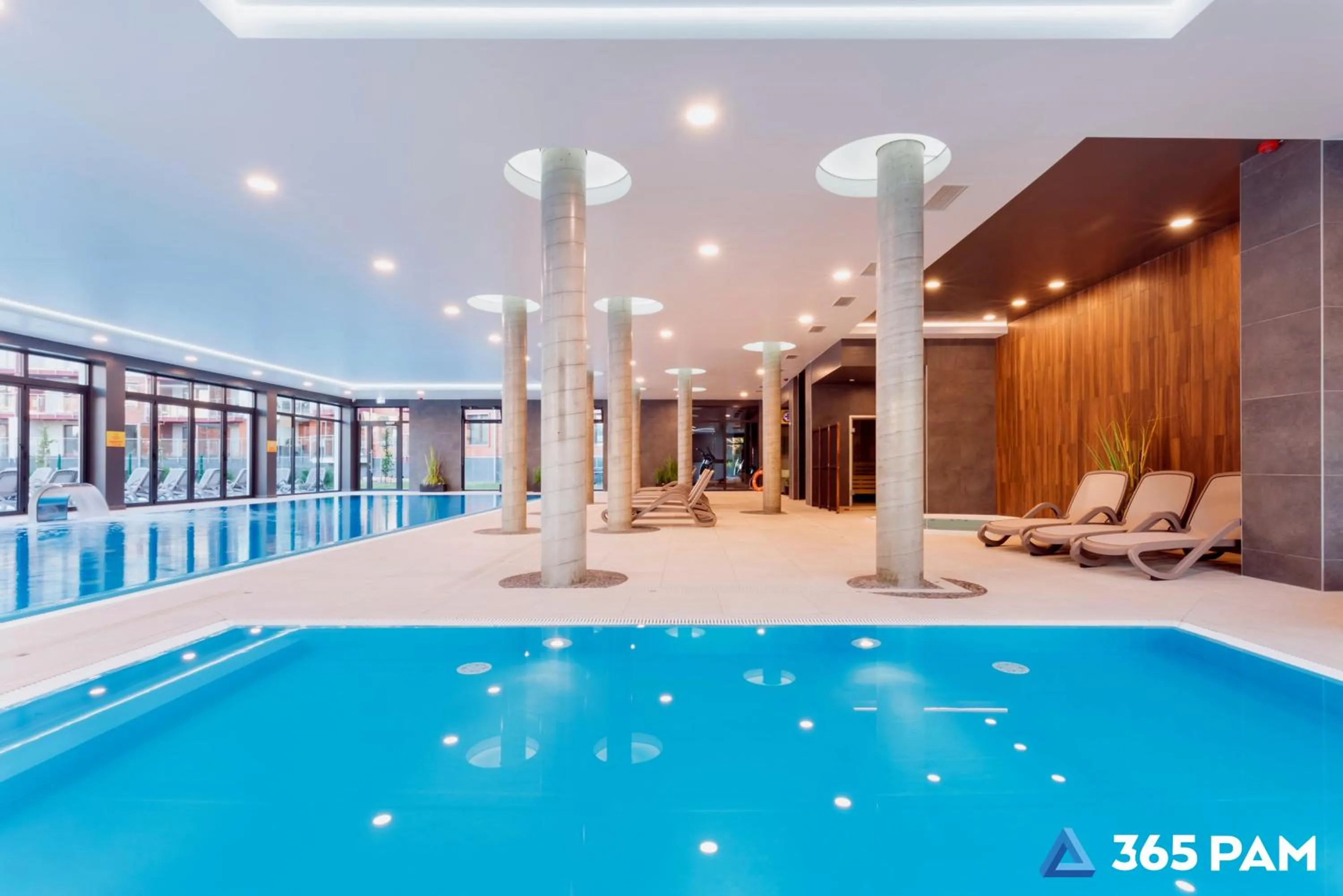 Swimming pool in 365PAM - Apartament z BASENEM Polanki Park