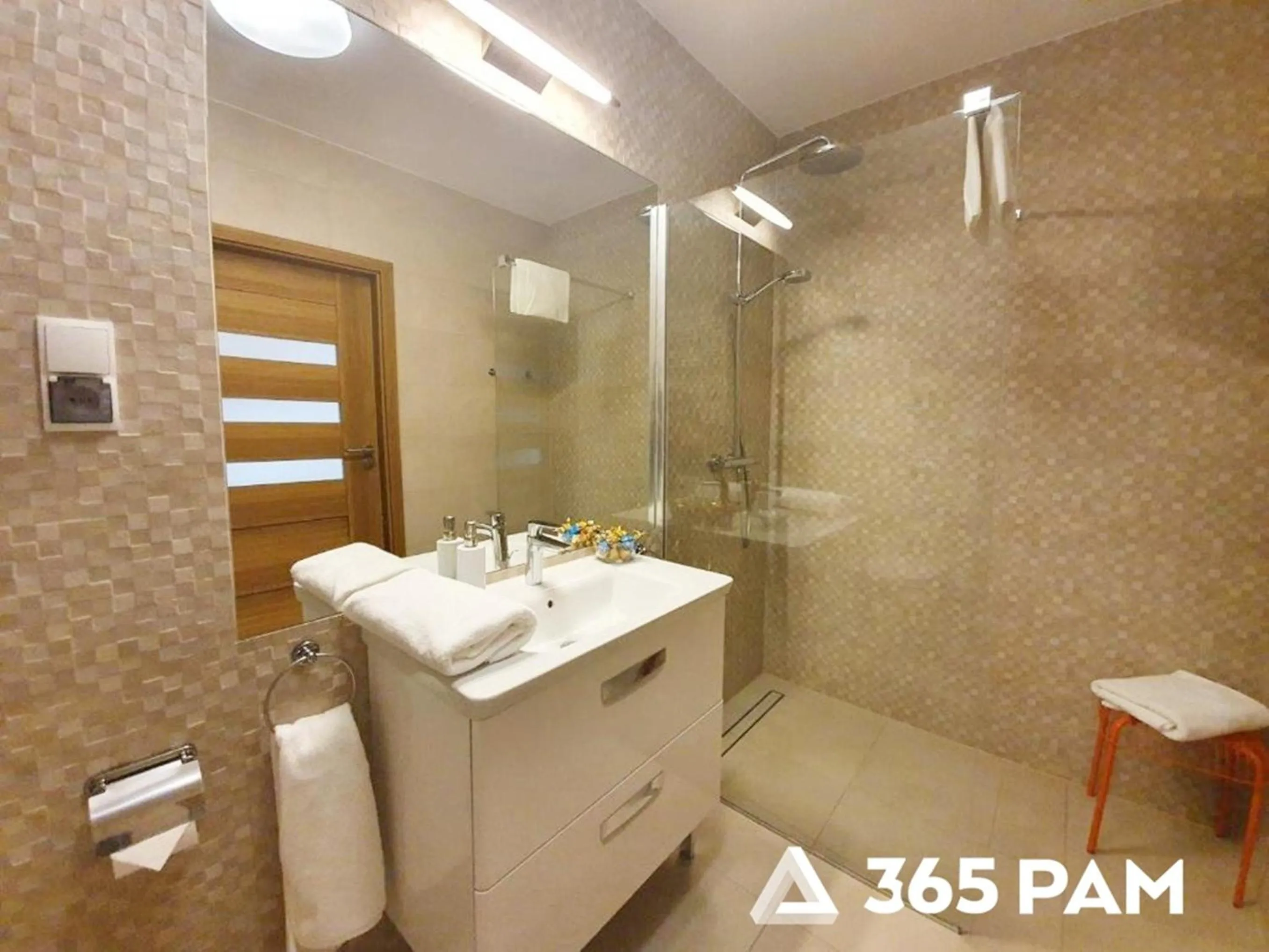 Shower in 365PAM - Apartament z BASENEM Polanki Park