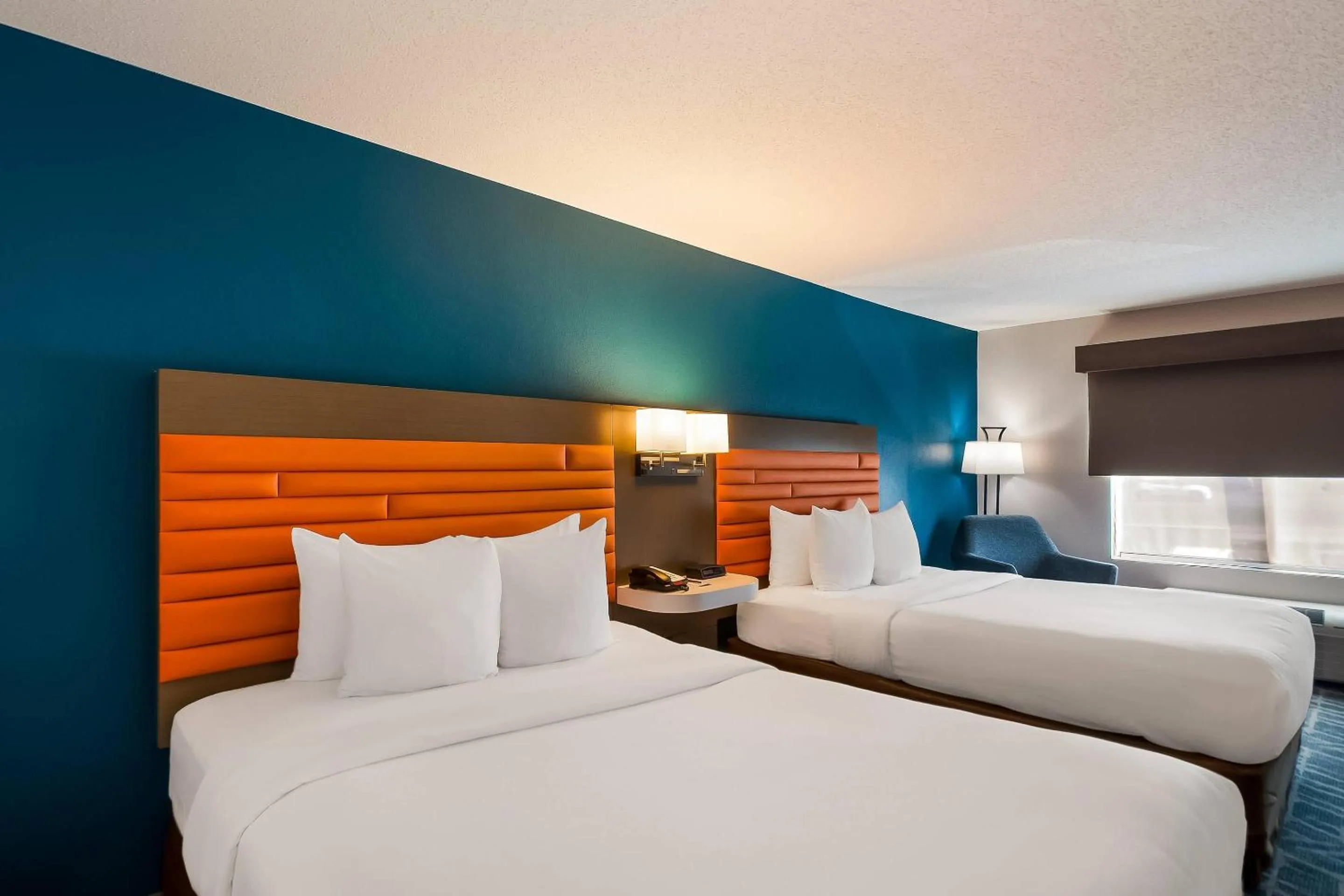 Bedroom, Bed in Comfort Inn Falls Church - Tysons Corner