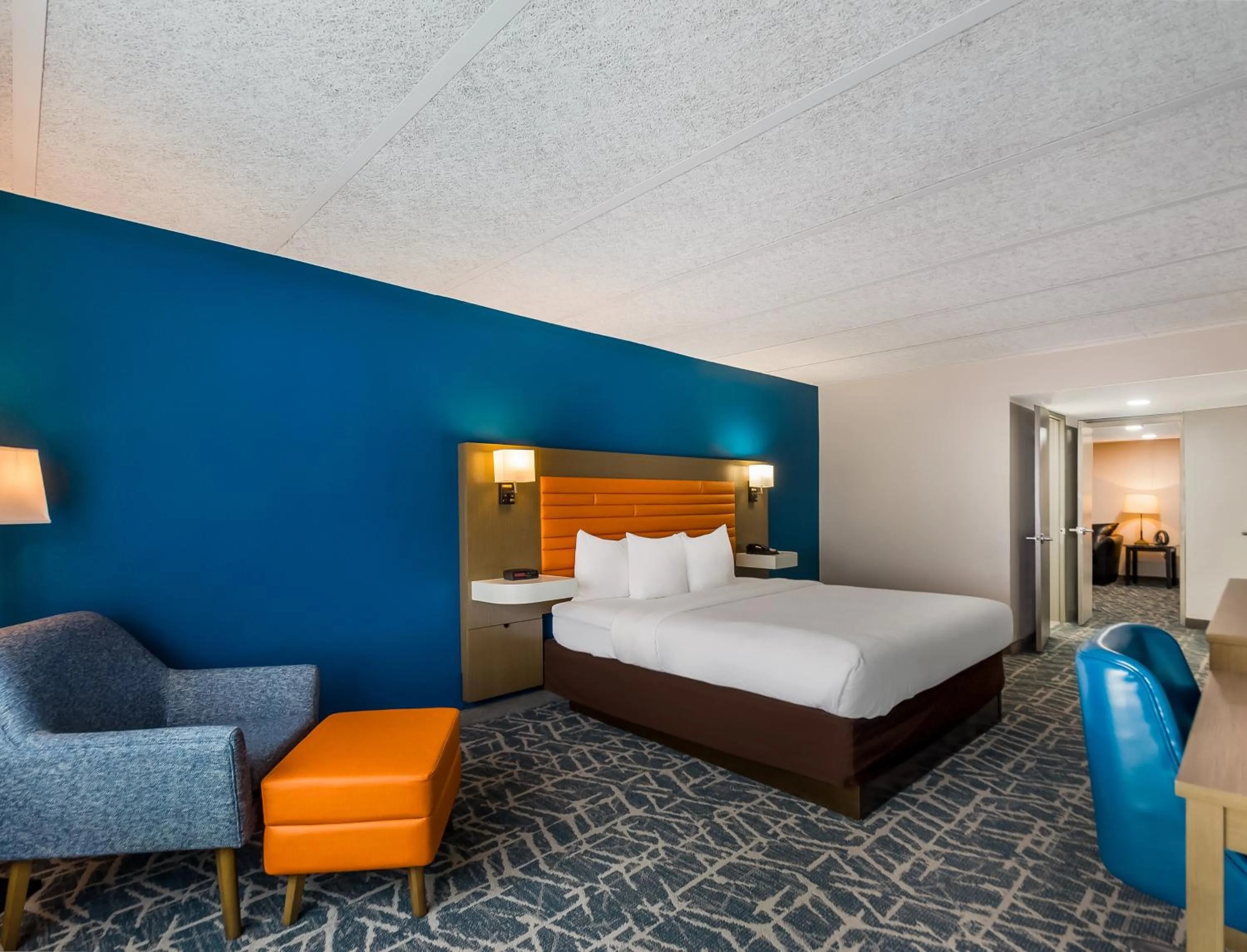 Bedroom, Bed in Comfort Inn Falls Church - Tysons Corner