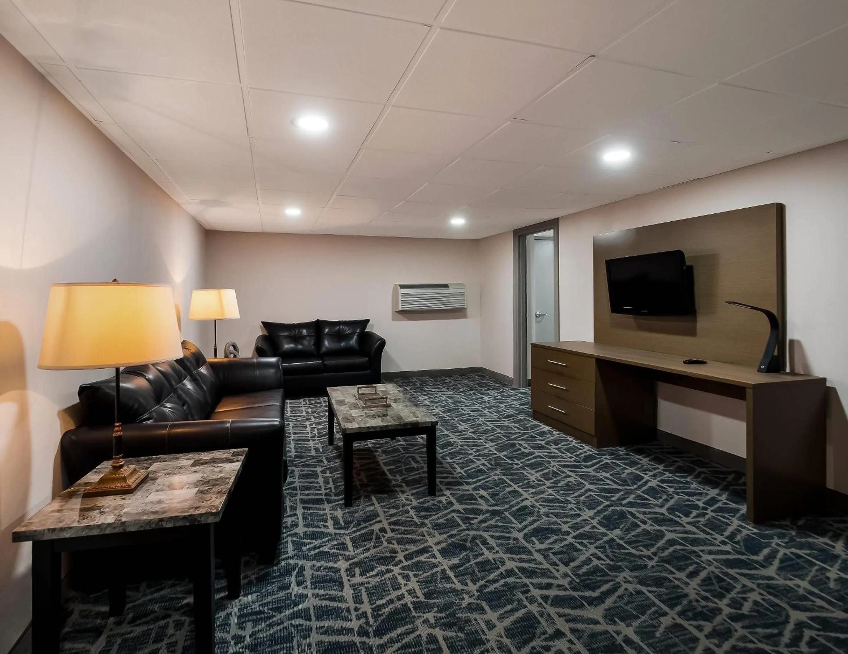 Bedroom in Comfort Inn Falls Church - Tysons Corner