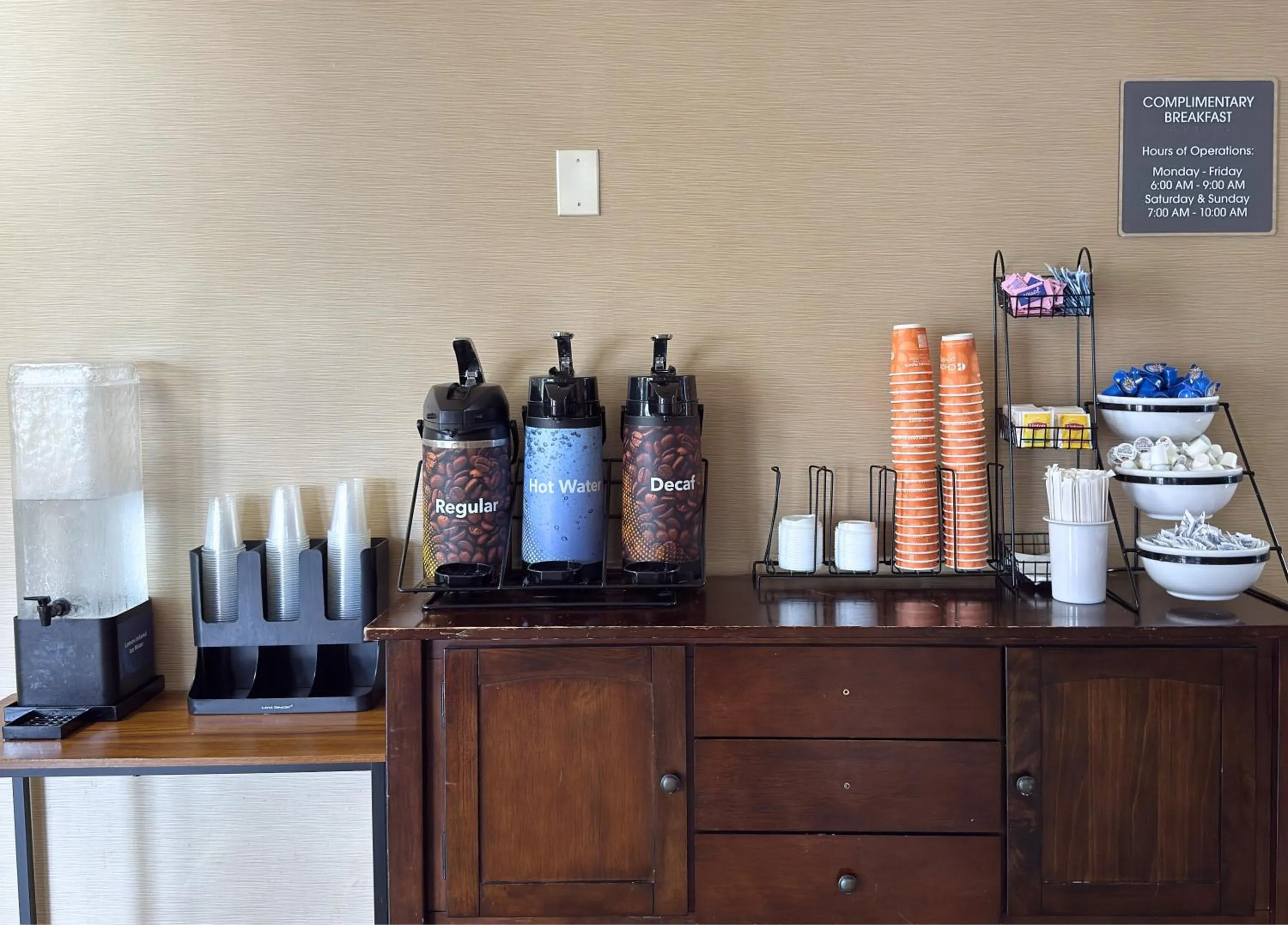 Coffee/tea facilities in Comfort Inn Falls Church - Tysons Corner