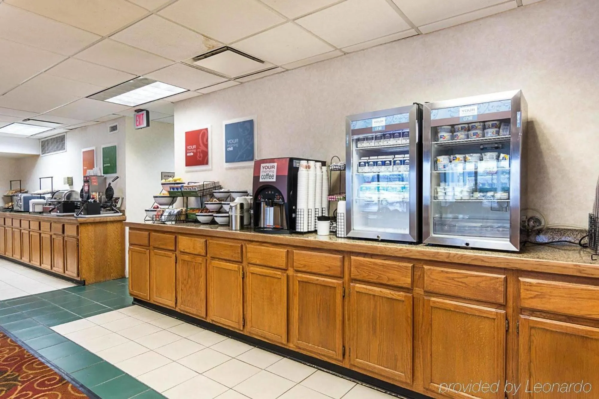 Breakfast in Comfort Inn Falls Church - Tysons Corner