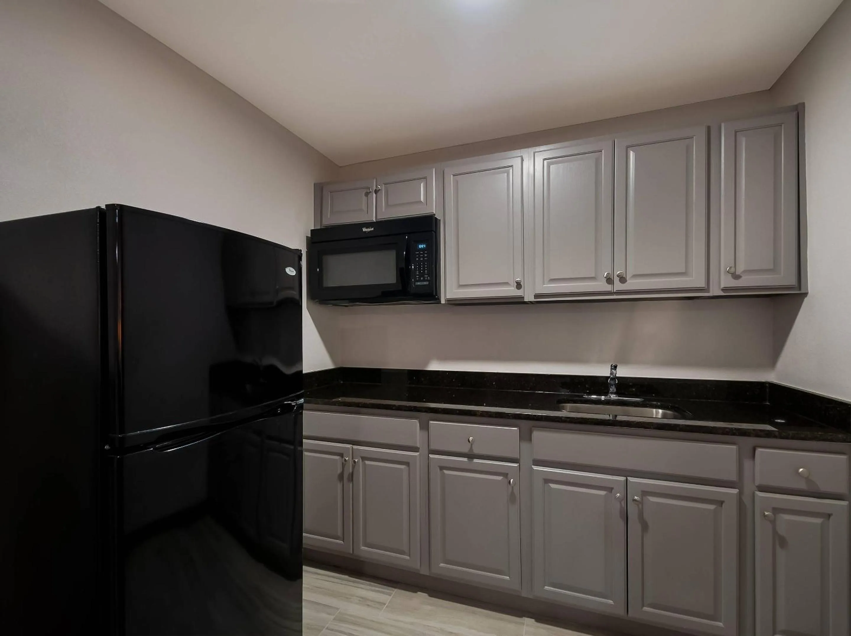 Bedroom in Comfort Inn Falls Church - Tysons Corner