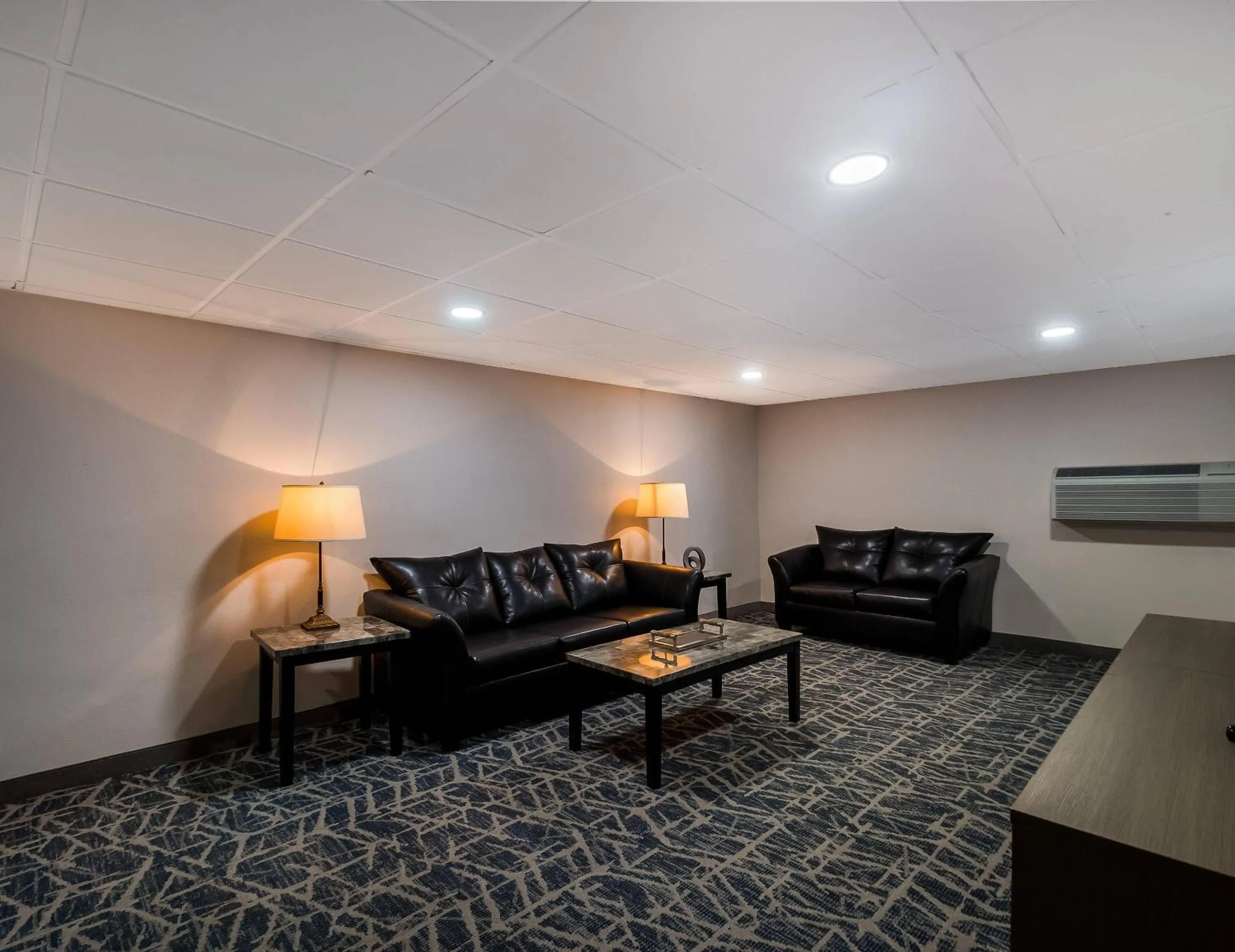 Bedroom in Comfort Inn Falls Church - Tysons Corner